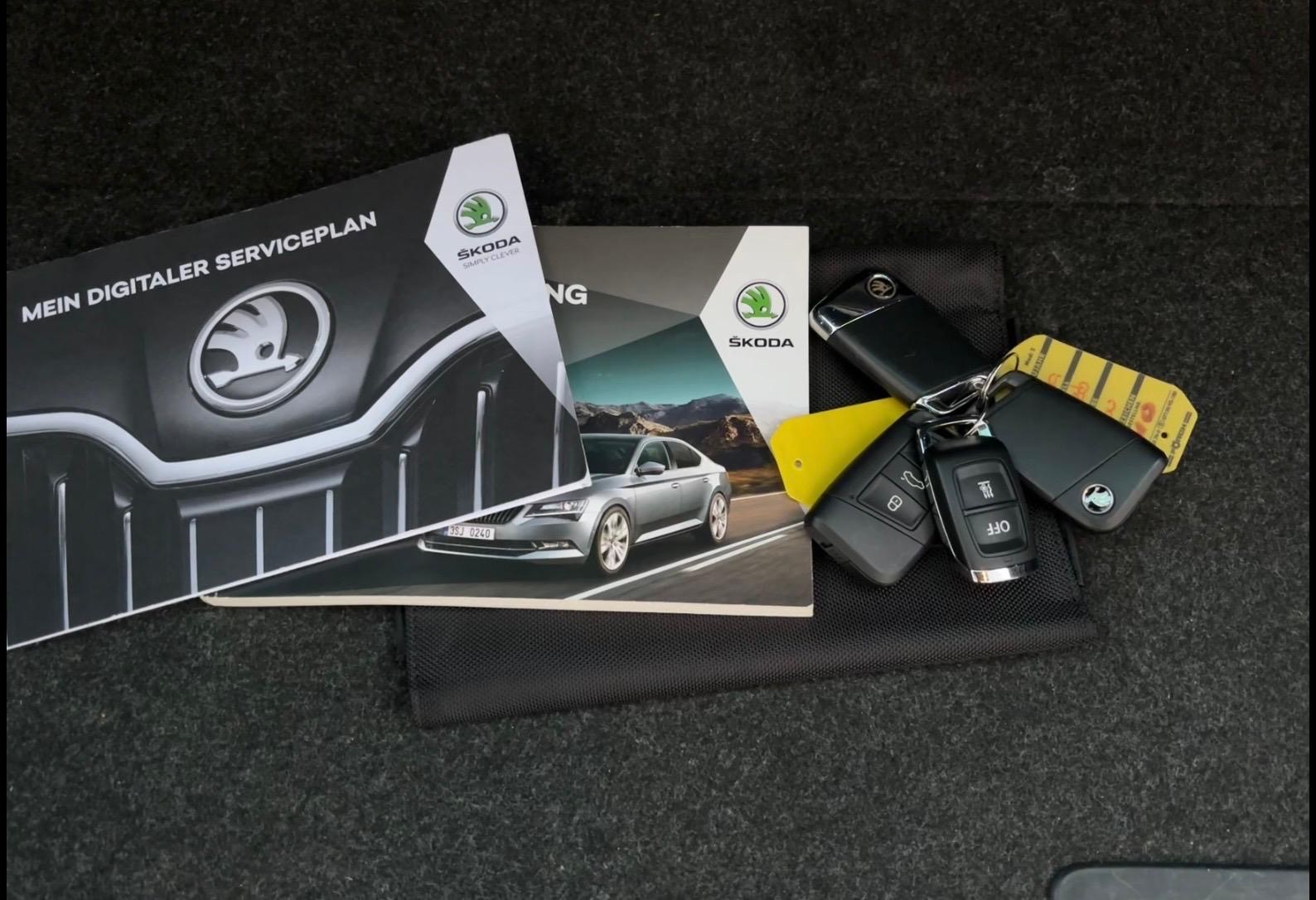 SKODA Superb Combi 2.0 TSI SportLine+ DSG 4x4-image-15