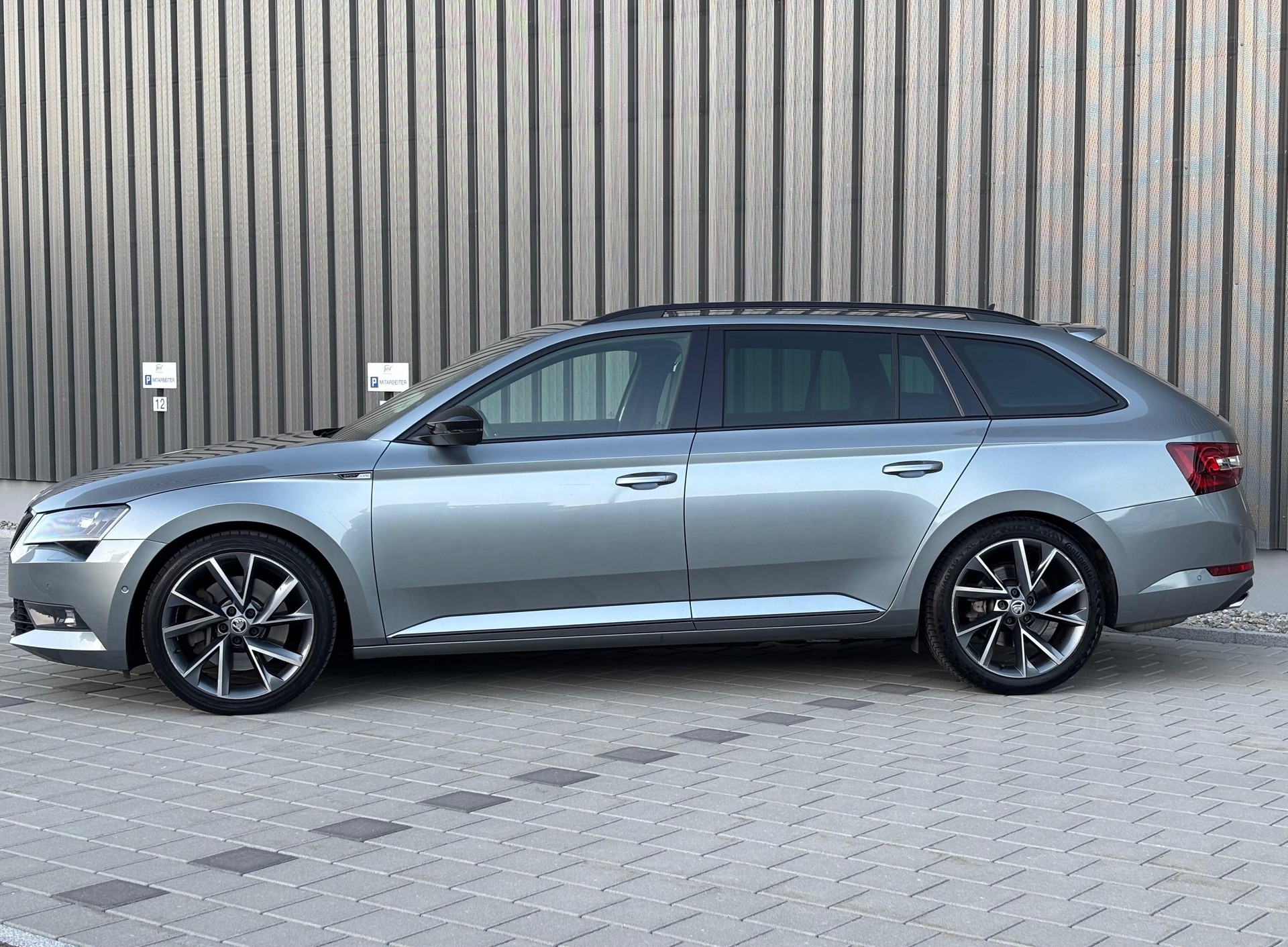 SKODA Superb Combi 2.0 TSI SportLine+ DSG 4x4-image-4