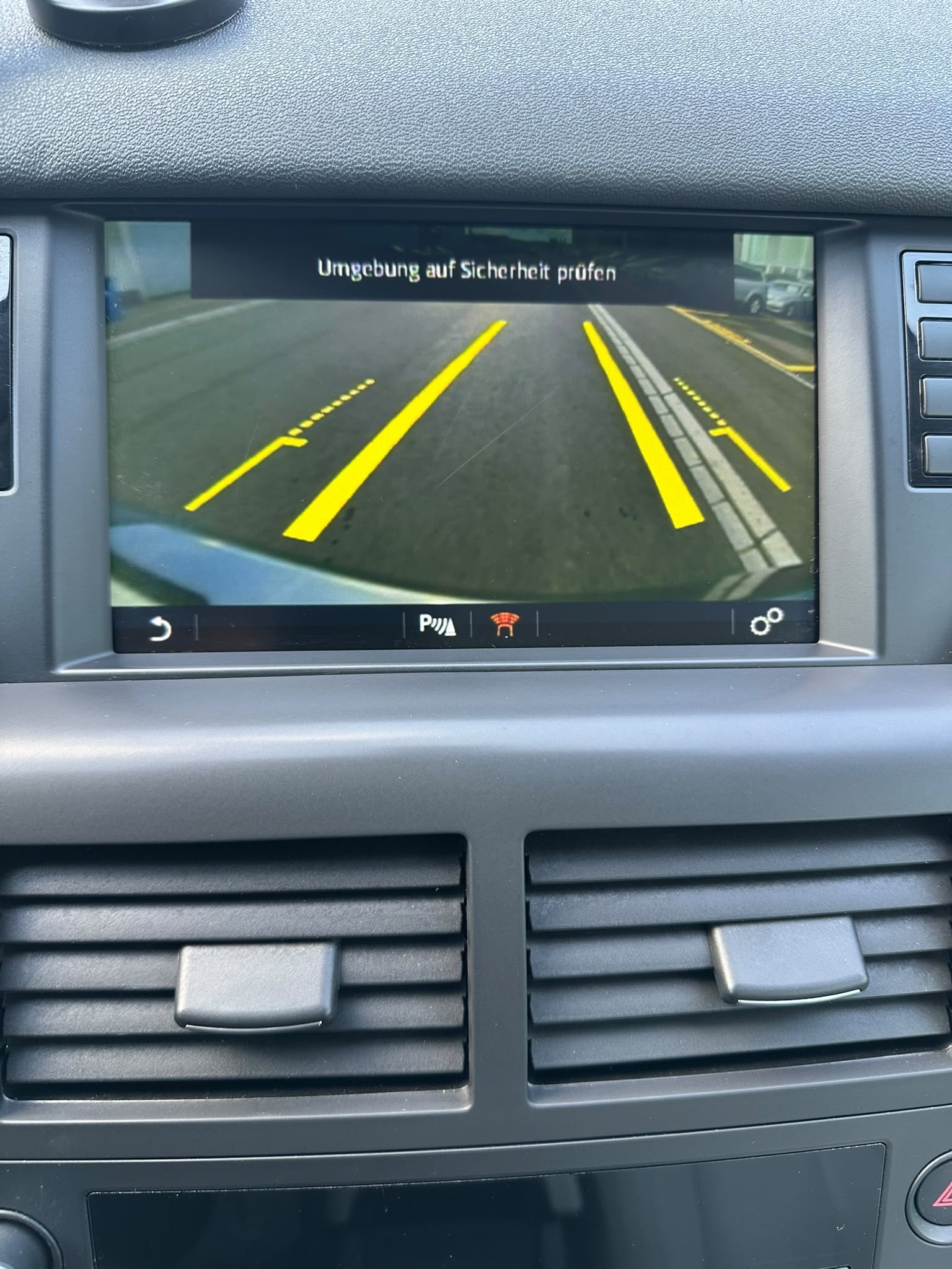 LAND ROVER Discovery Sport 2.0 TD4 HSE Luxury AT9-image-16