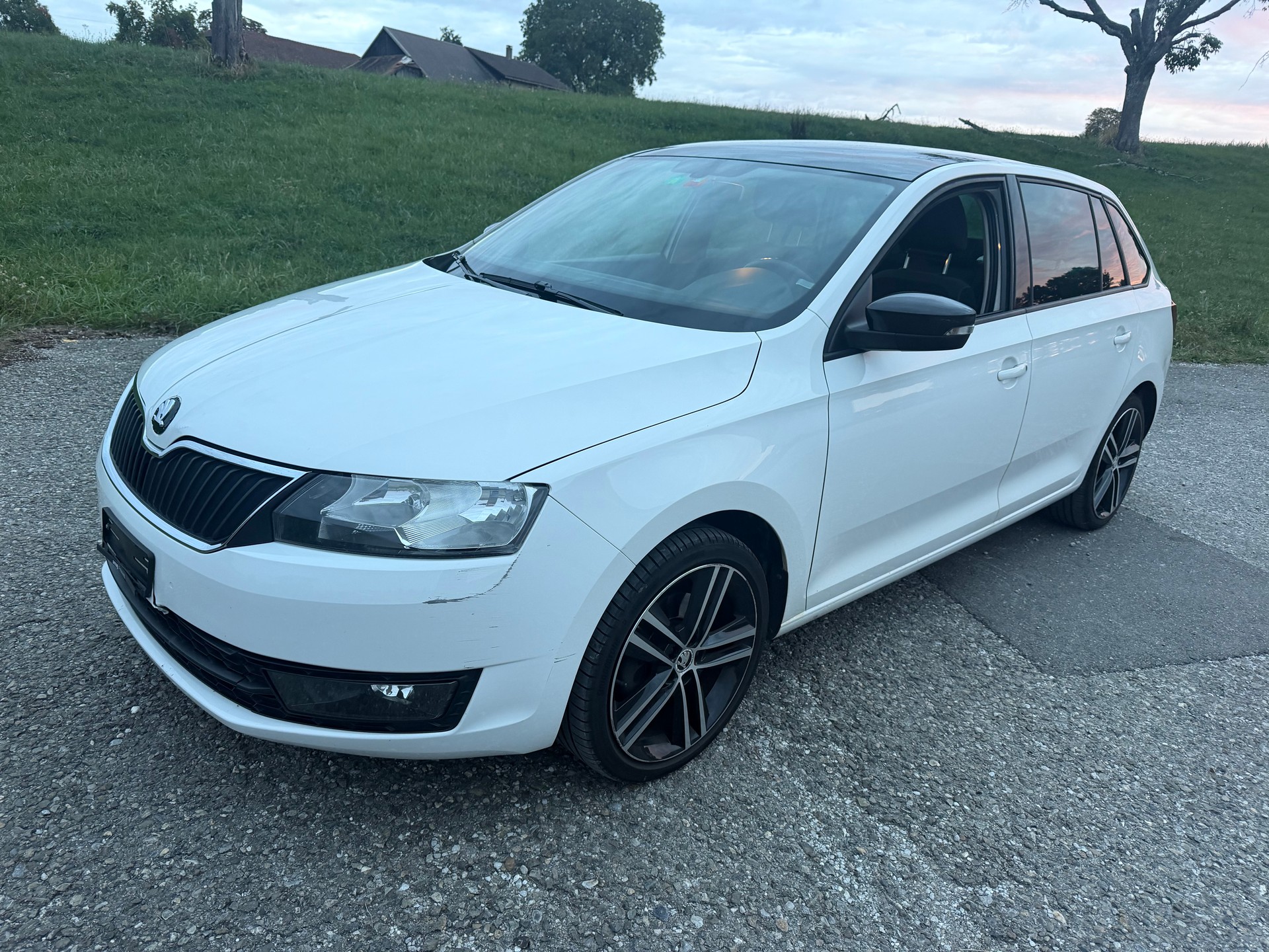 SKODA Rapid Spaceback 1.2 TSI Ambition-image-2