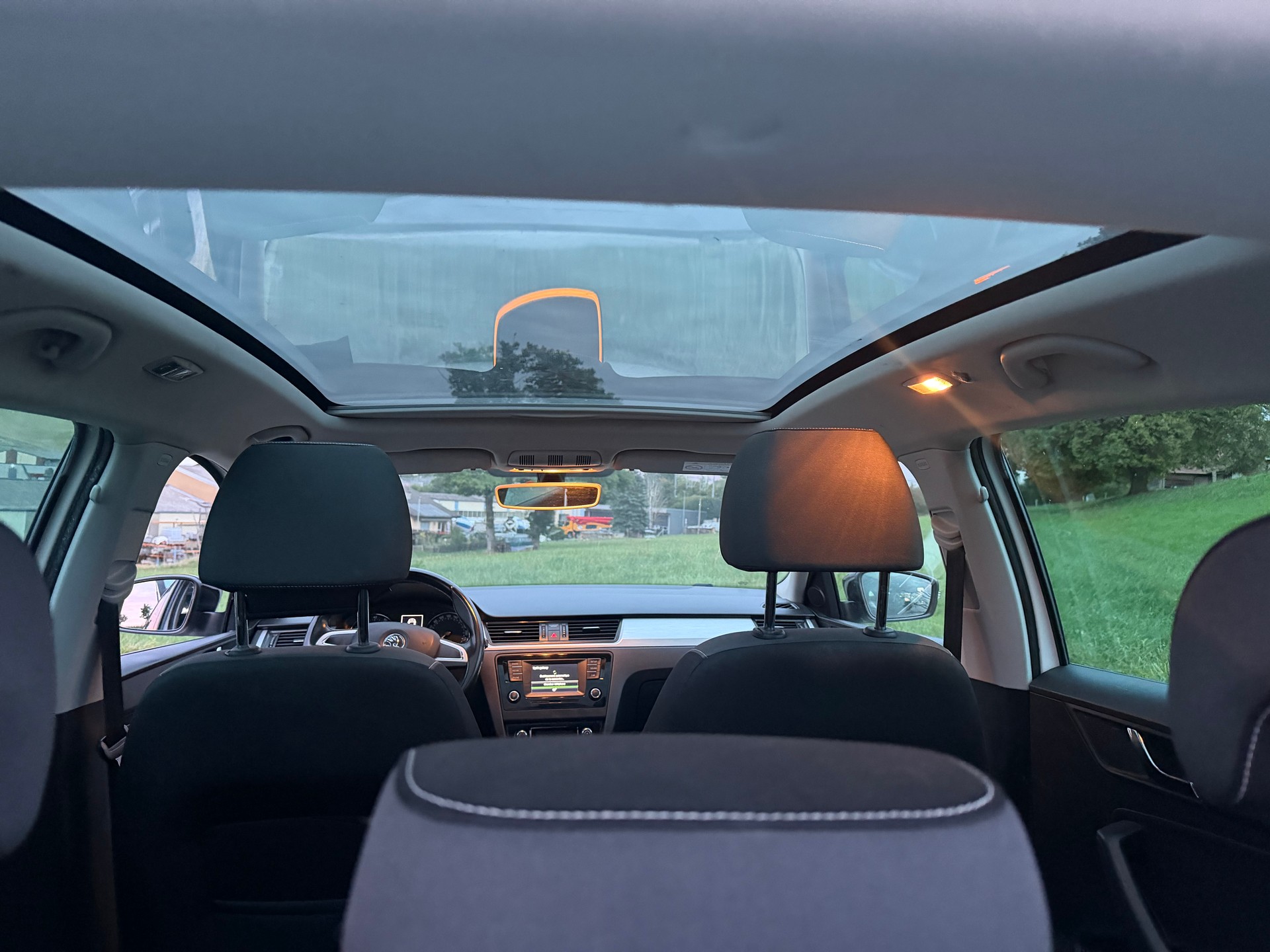 SKODA Rapid Spaceback 1.2 TSI Ambition-image-5