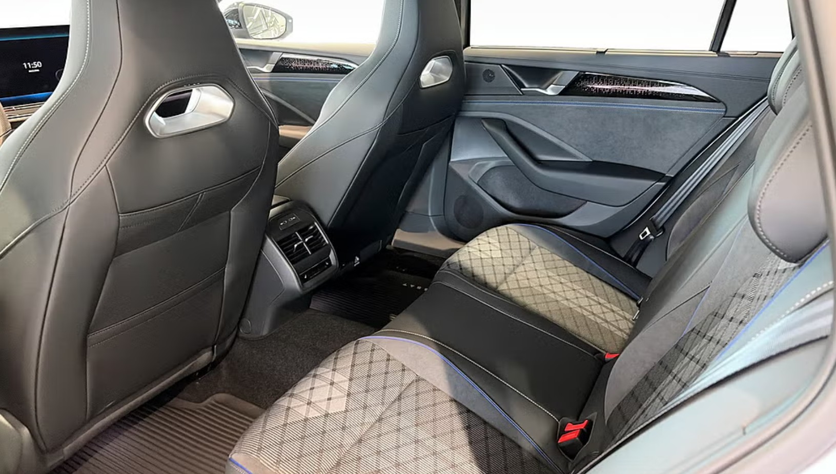 VW Passat Variant 2.0 TDI evo R-Line 4 Motion DSG-image-5