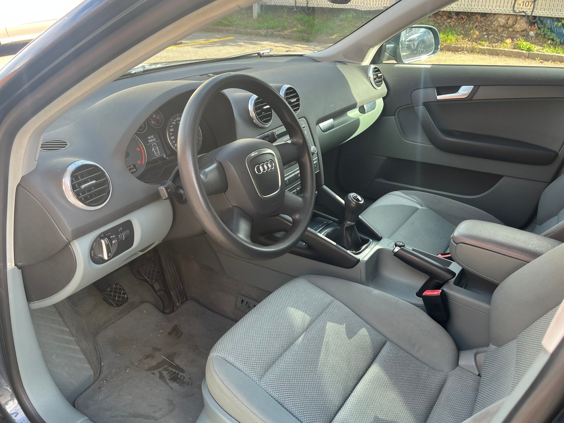 AUDI A3 Sportback 2.0 TDI Ambition-image-9