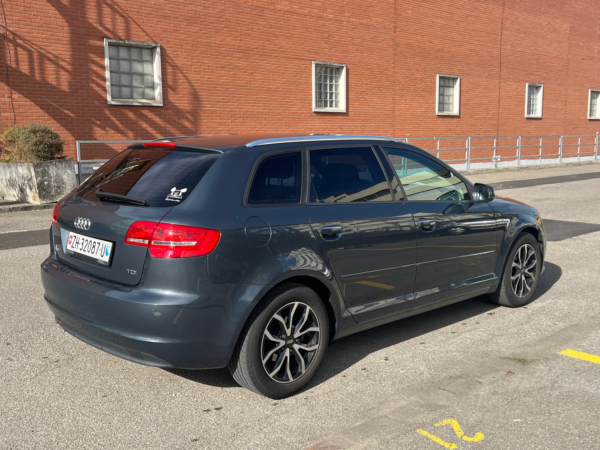 AUDI A3 Sportback 2.0 TDI Ambition-image-4