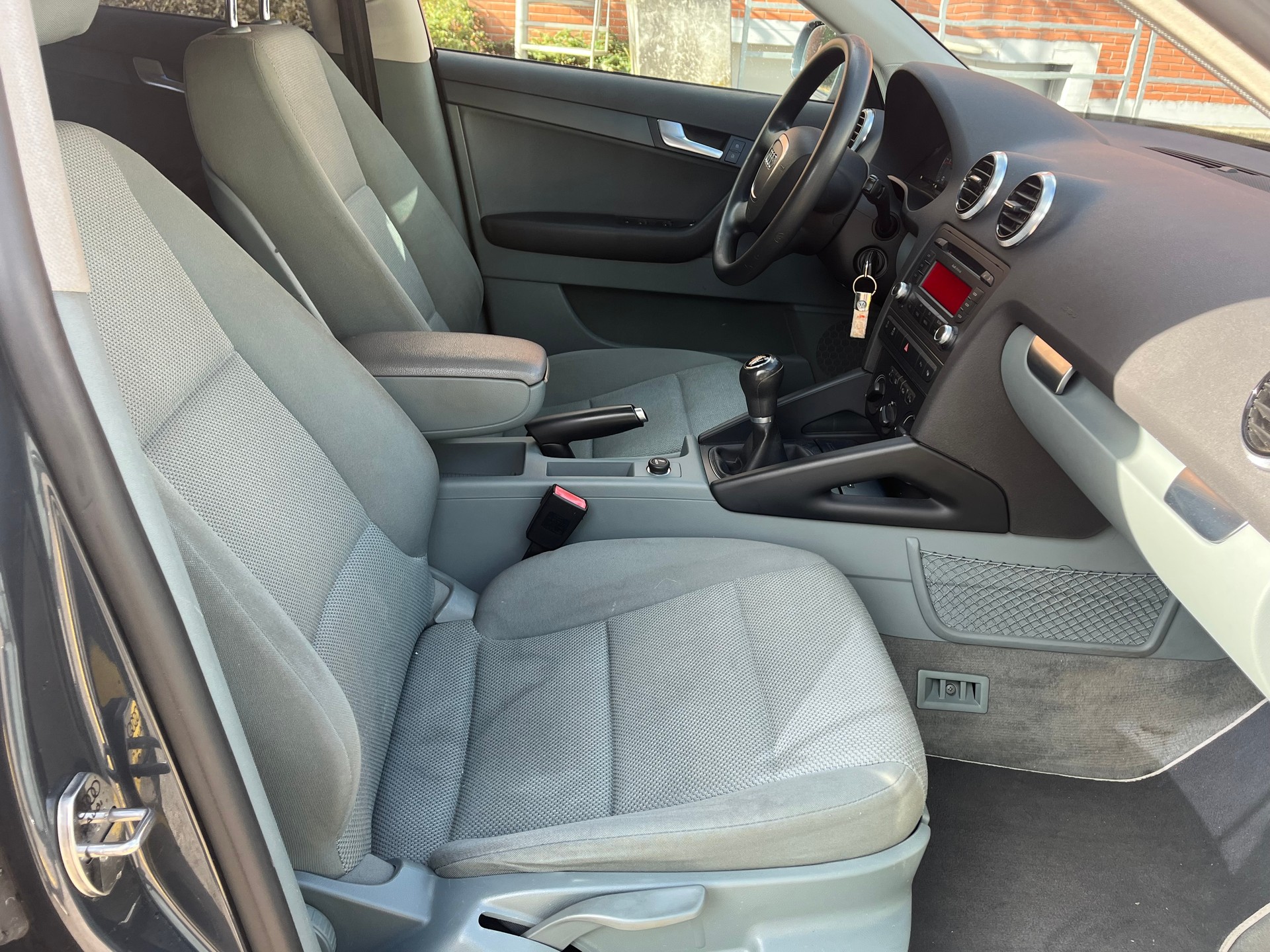 AUDI A3 Sportback 2.0 TDI Ambition-image-12