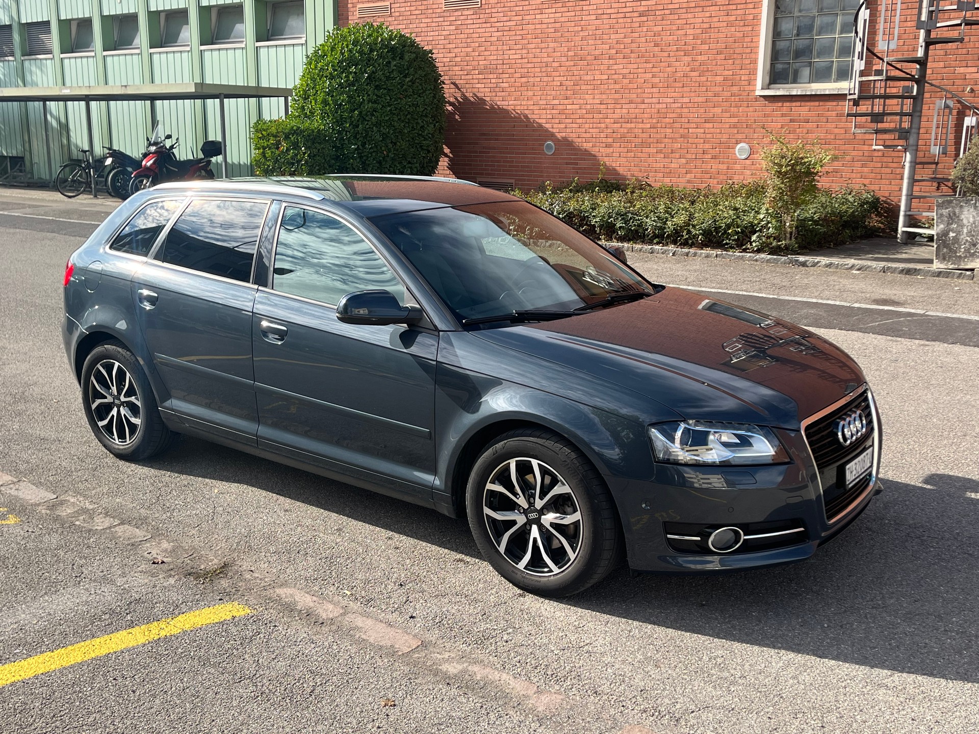 AUDI A3 Sportback 2.0 TDI Ambition-image-1