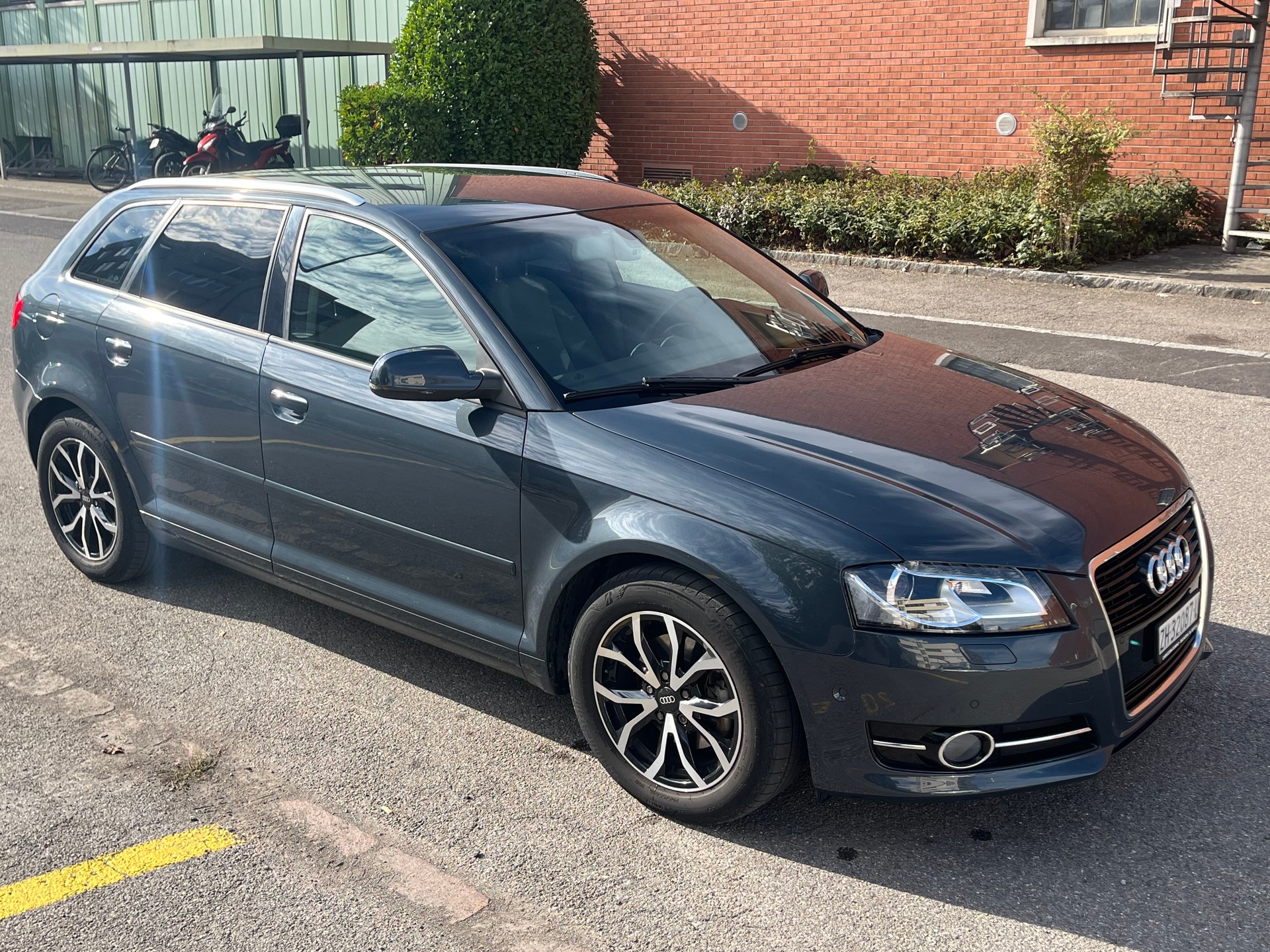 AUDI A3 Sportback 2.0 TDI Ambition-image-6
