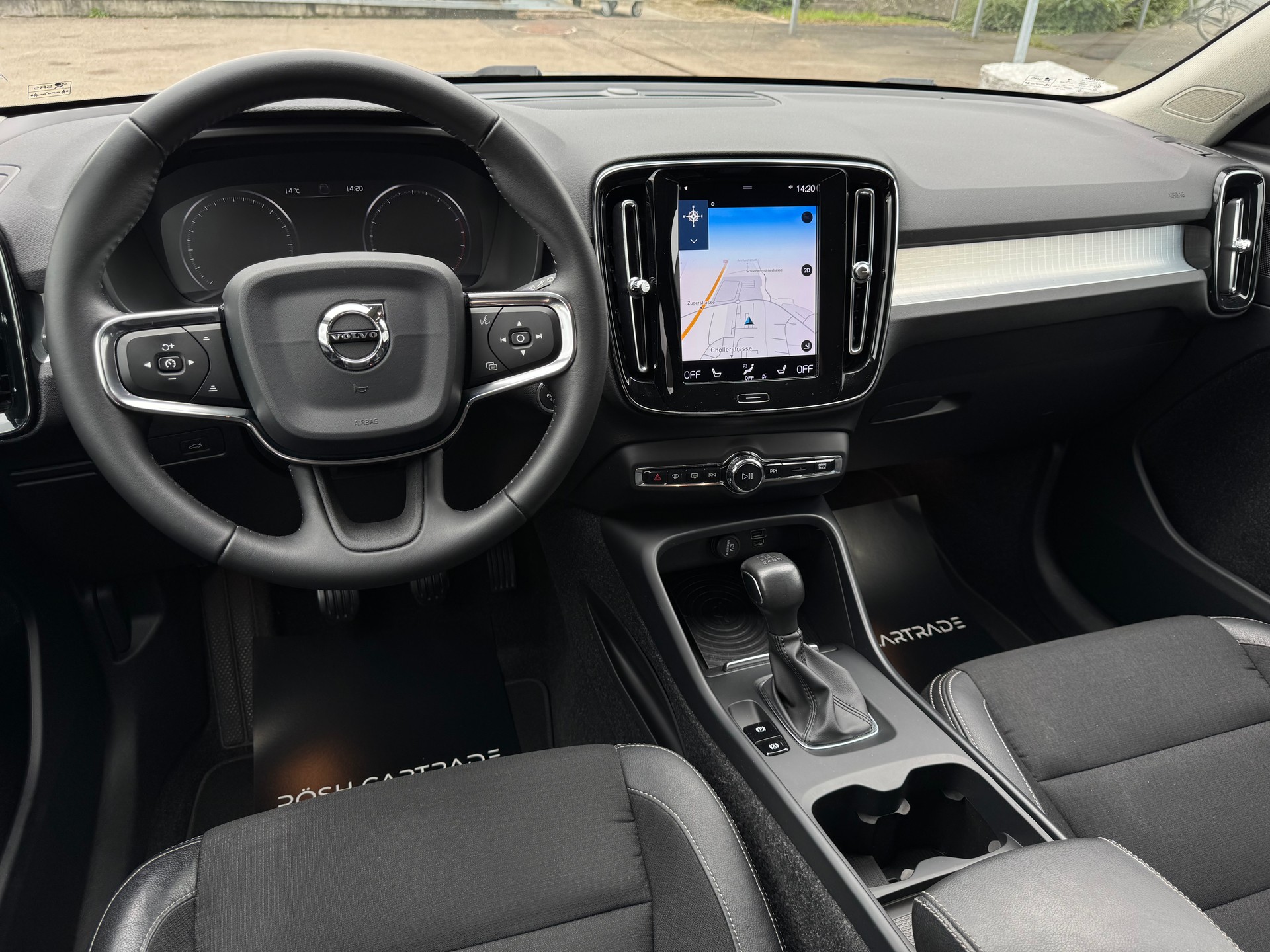 VOLVO XC40 T3 Momentum-image-10