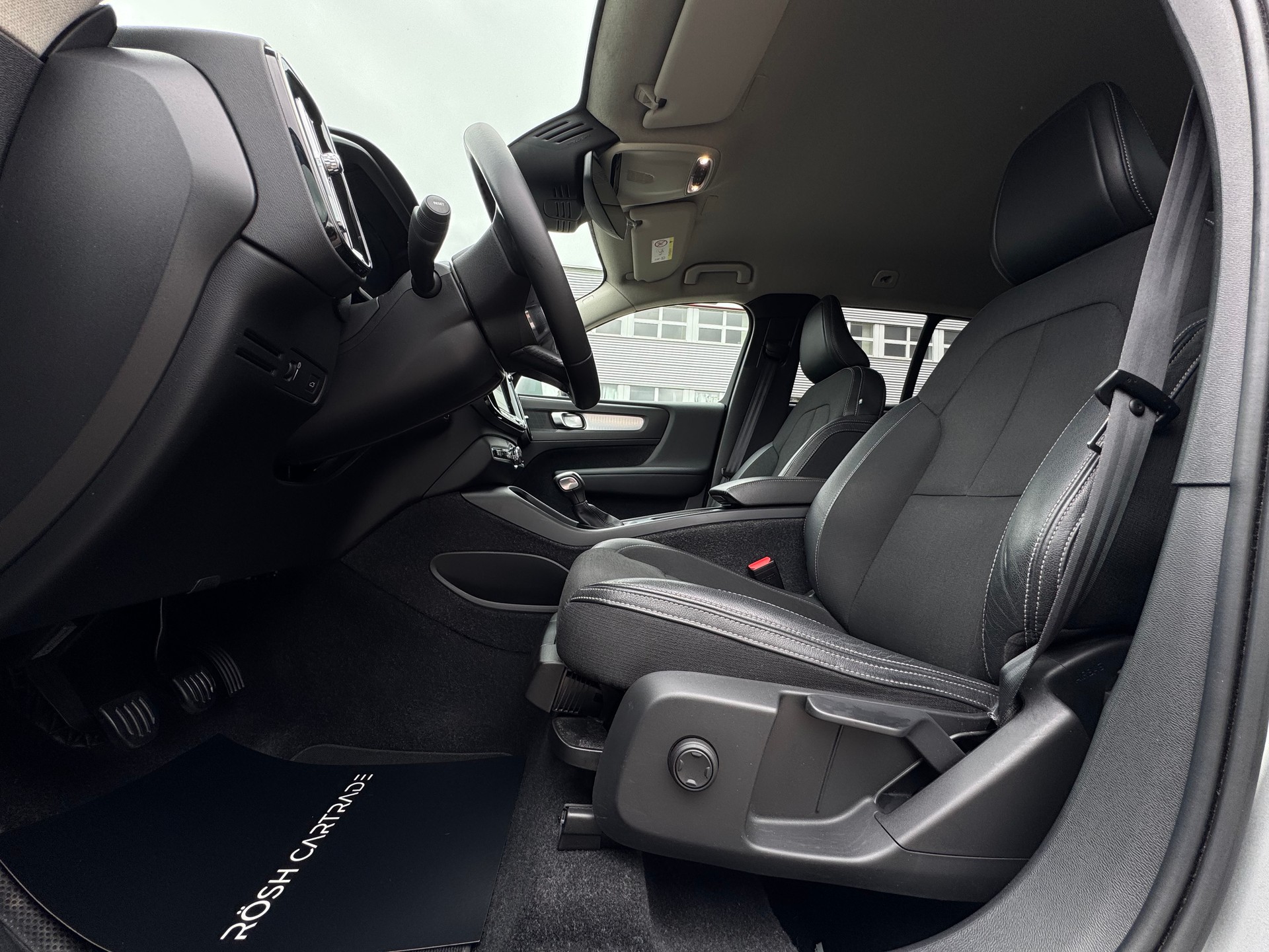 VOLVO XC40 T3 Momentum-image-12
