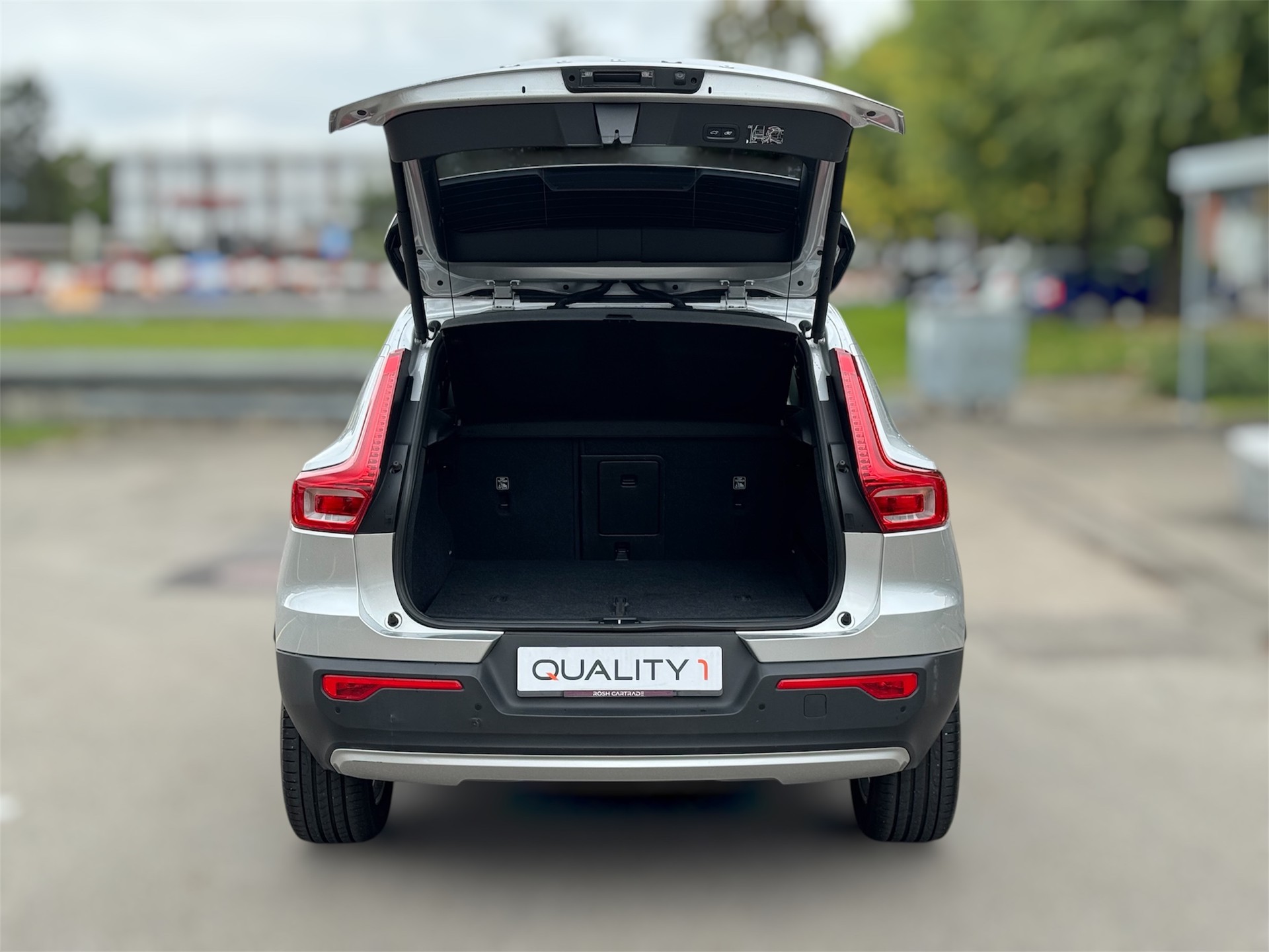 VOLVO XC40 T3 Momentum-image-5