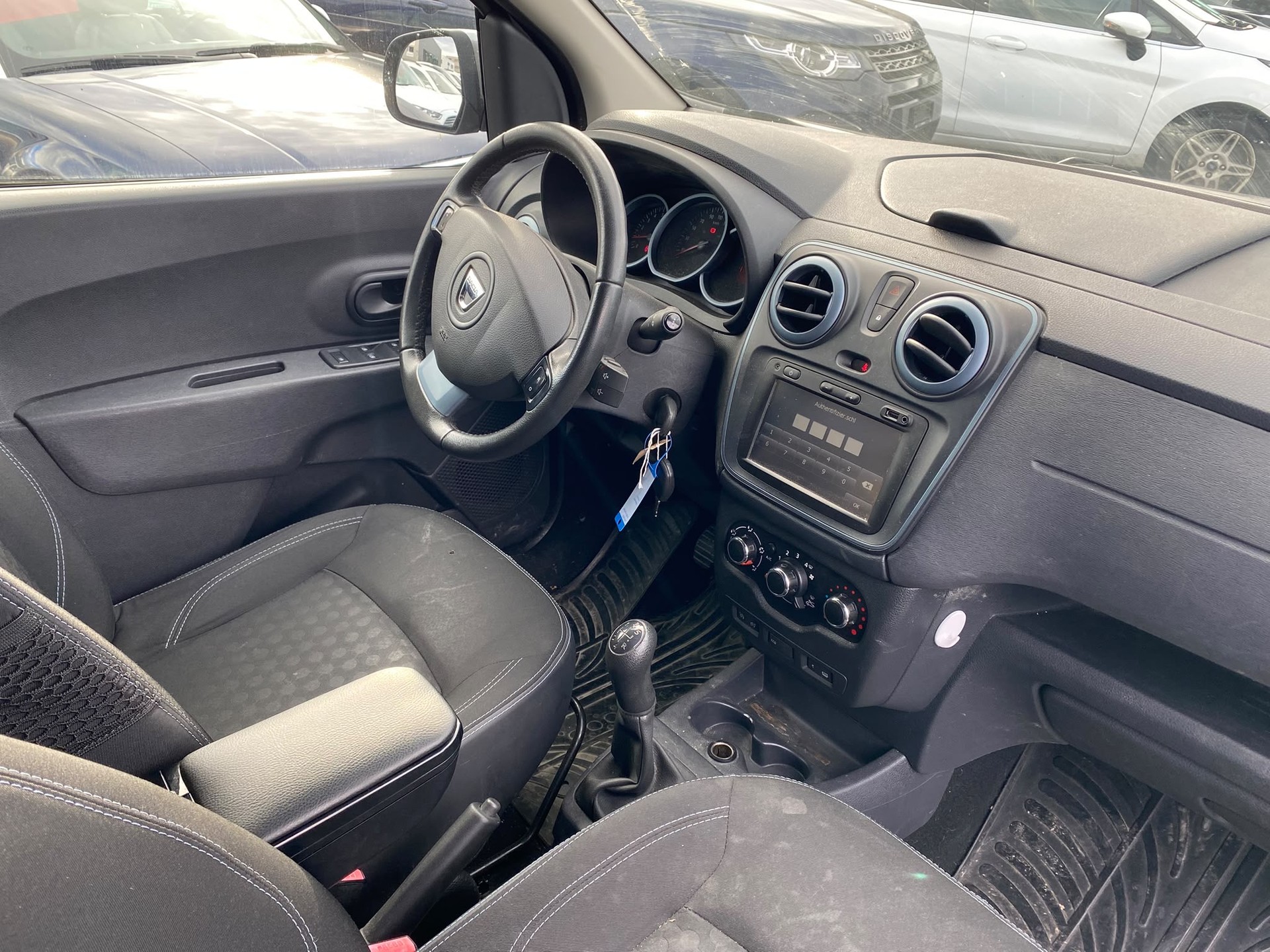 DACIA Lodgy 1.2 Turbo Ambiance 5PL-image-13
