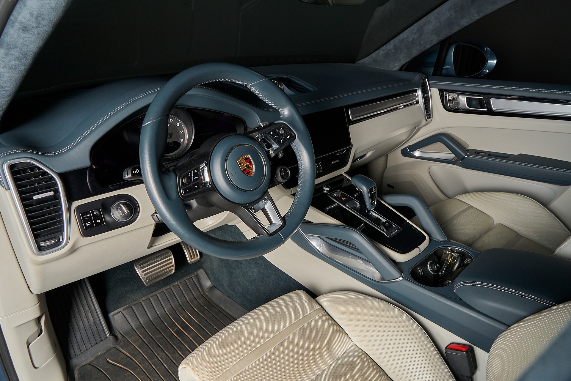 PORSCHE Cayenne Turbo-image-12