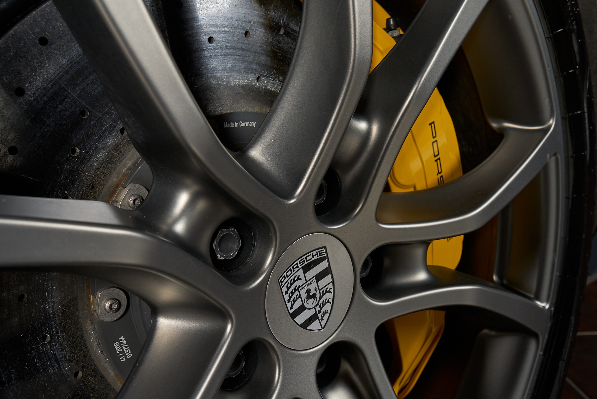 PORSCHE Cayenne Turbo-showroom-element-2