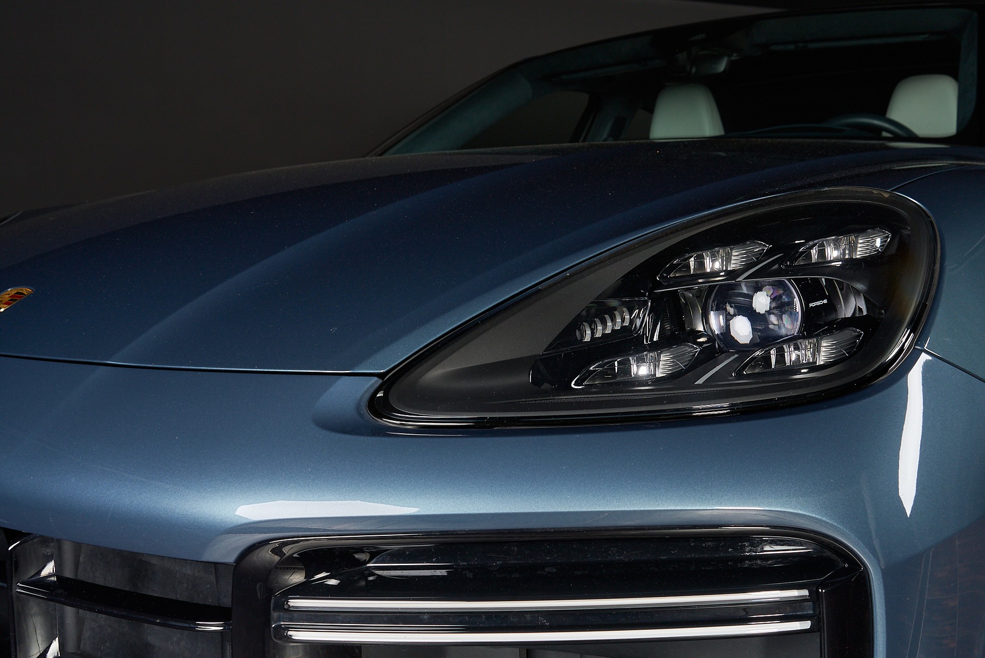 PORSCHE Cayenne Turbo-showroom-element-3