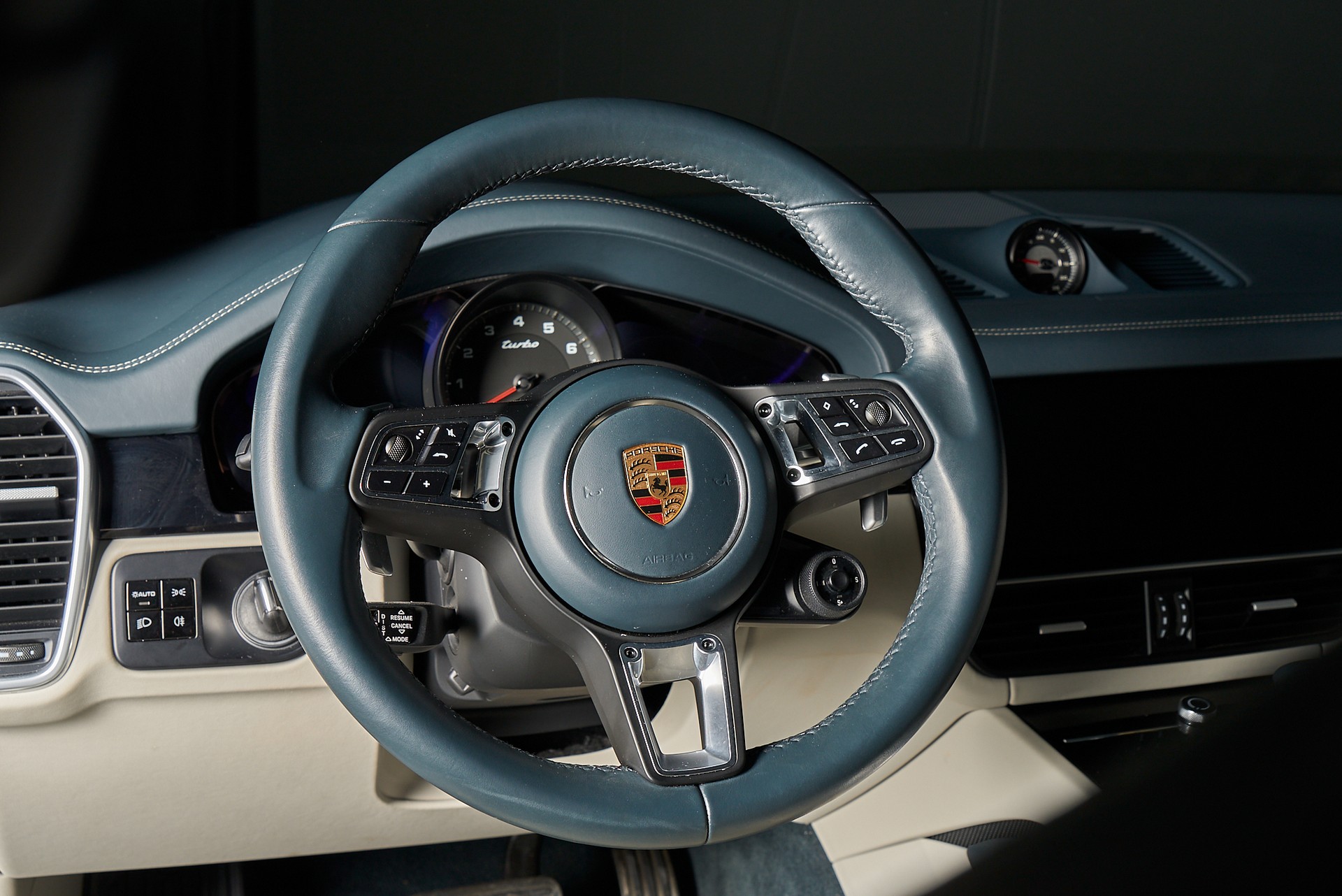 PORSCHE Cayenne Turbo-image-13