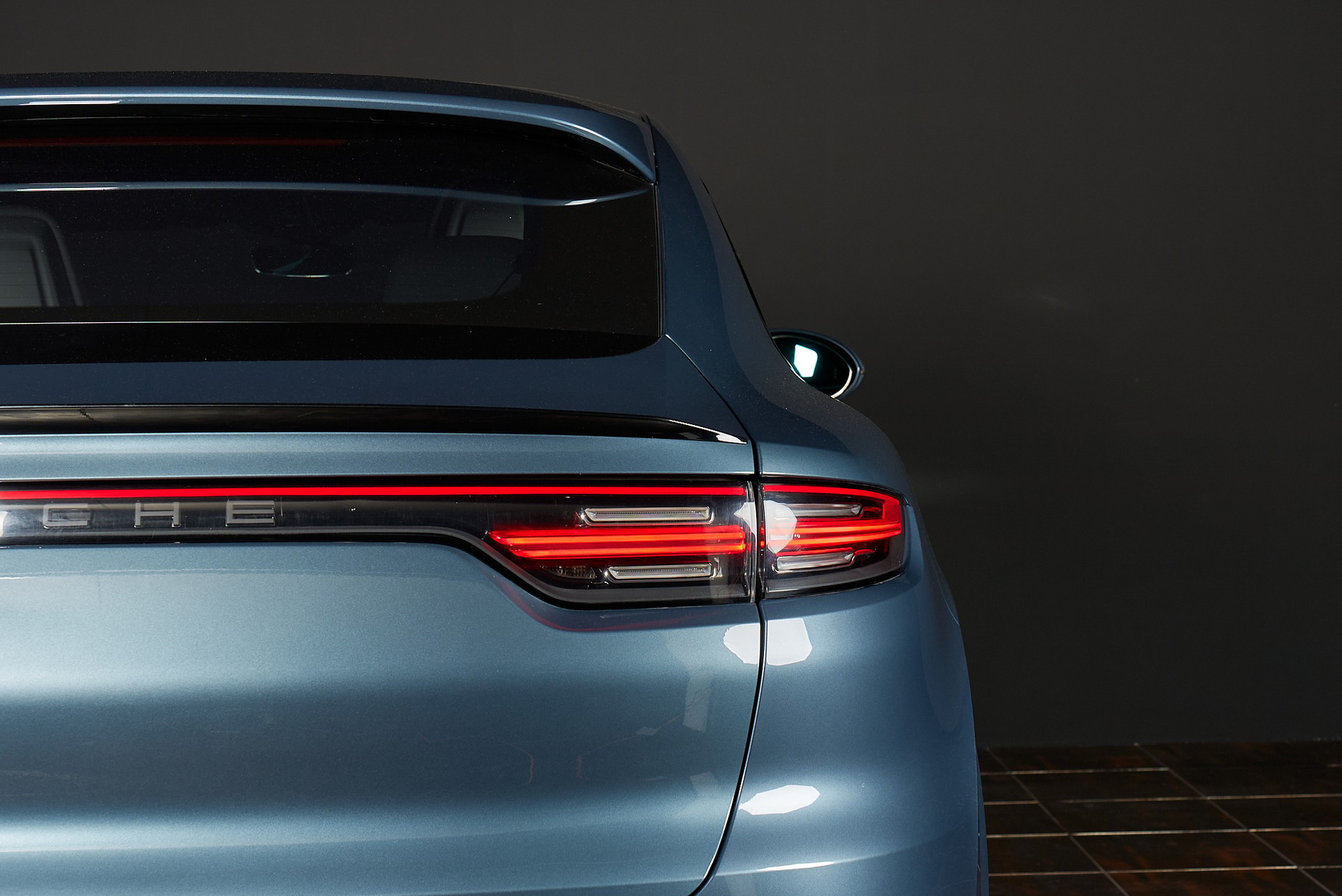 PORSCHE Cayenne Turbo-image-8