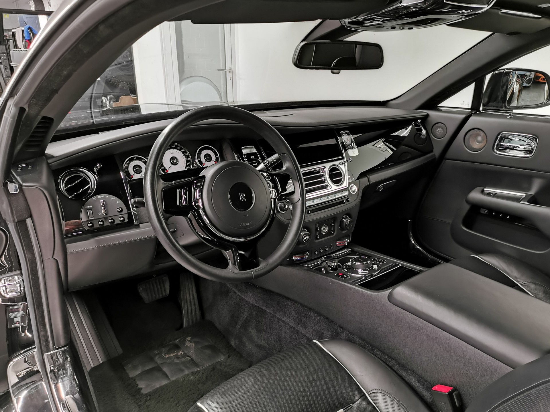 ROLLS-ROYCE Wraith 6.6 V12 Original Zustand CH-Fahrzeug-image-8