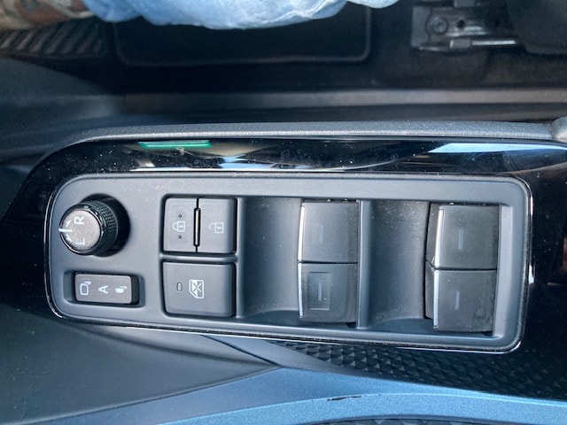 TOYOTA C-HR 1.8 HSD CVT Trend-image-13