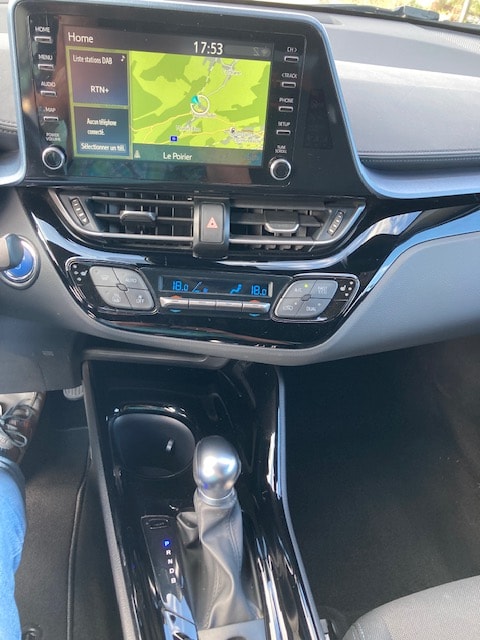 TOYOTA C-HR 1.8 HSD CVT Trend-image-10