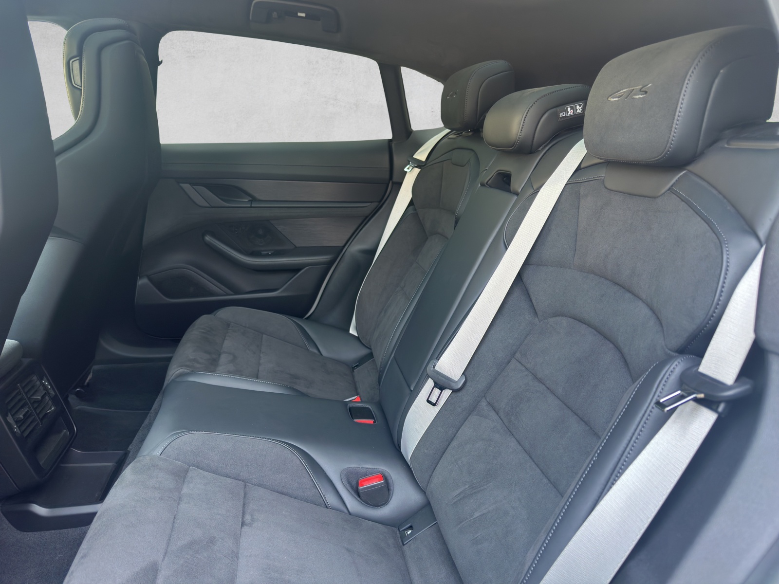 PORSCHE Taycan GTS Sport Turismo 93 kWh-image-9