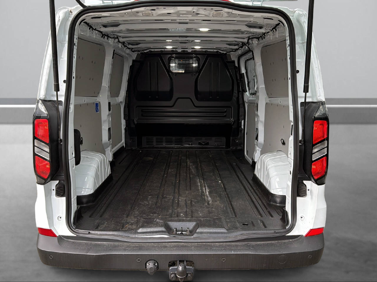 FORD Transit Custom Van 320 L2 2.5 Duratec 233 Trend PHEV-image-9