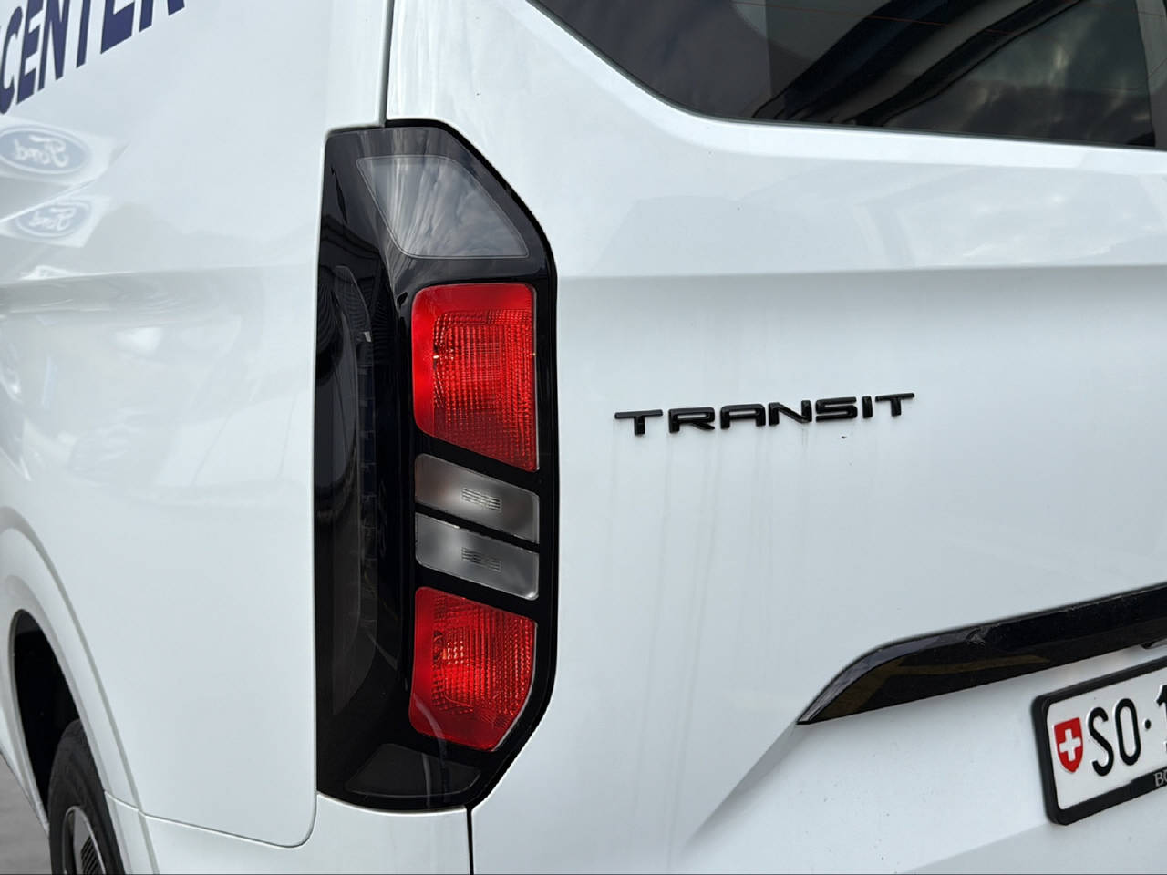 FORD Transit Custom Van 320 L2 2.5 Duratec 233 Trend PHEV-image-6