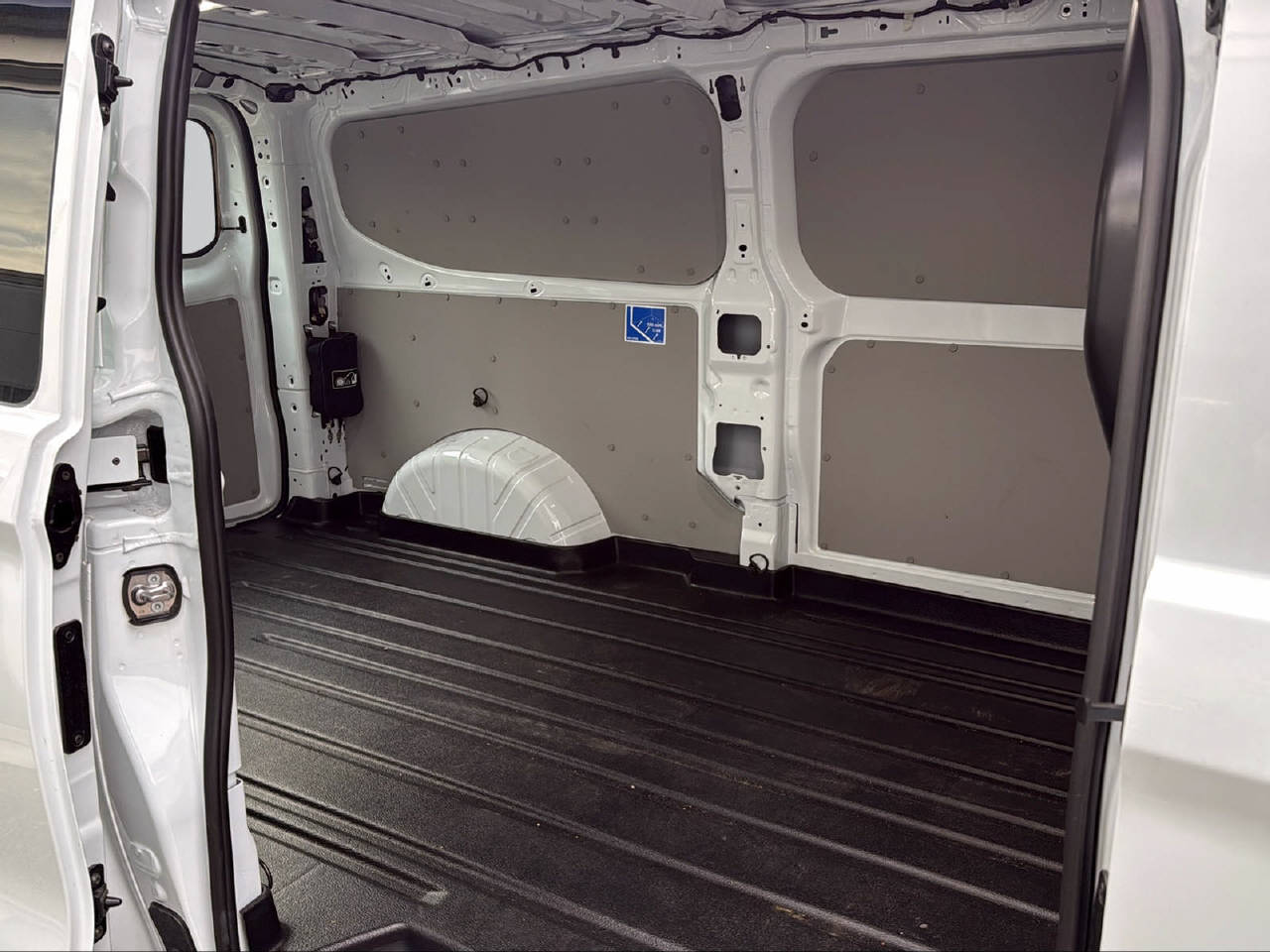 FORD Transit Custom Van 320 L2 2.5 Duratec 233 Trend PHEV-image-10