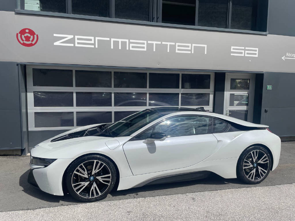 BMW i8 Coupé-image-0
