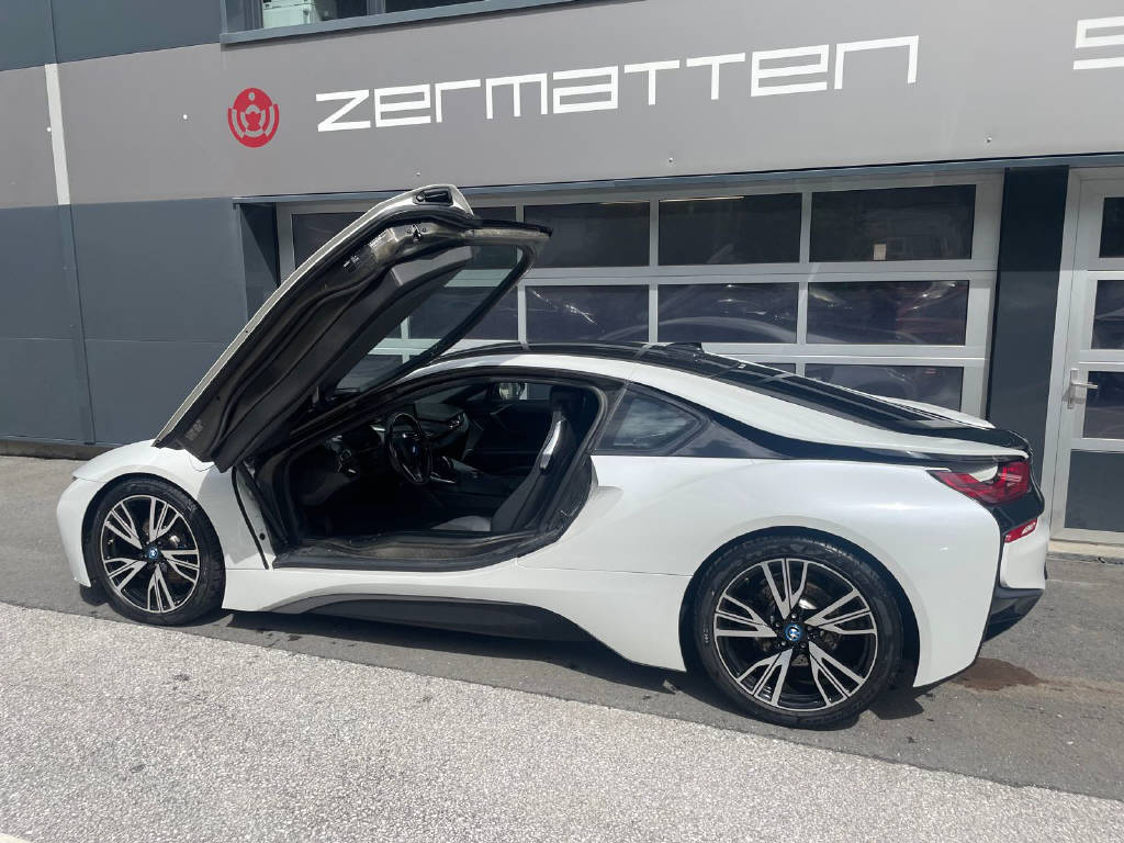 BMW i8 Coupé-image-3