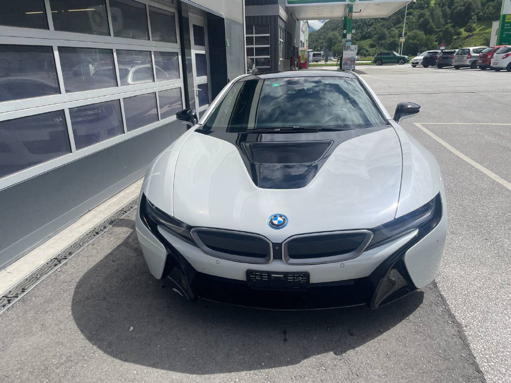 BMW i8 Coupé-image-2