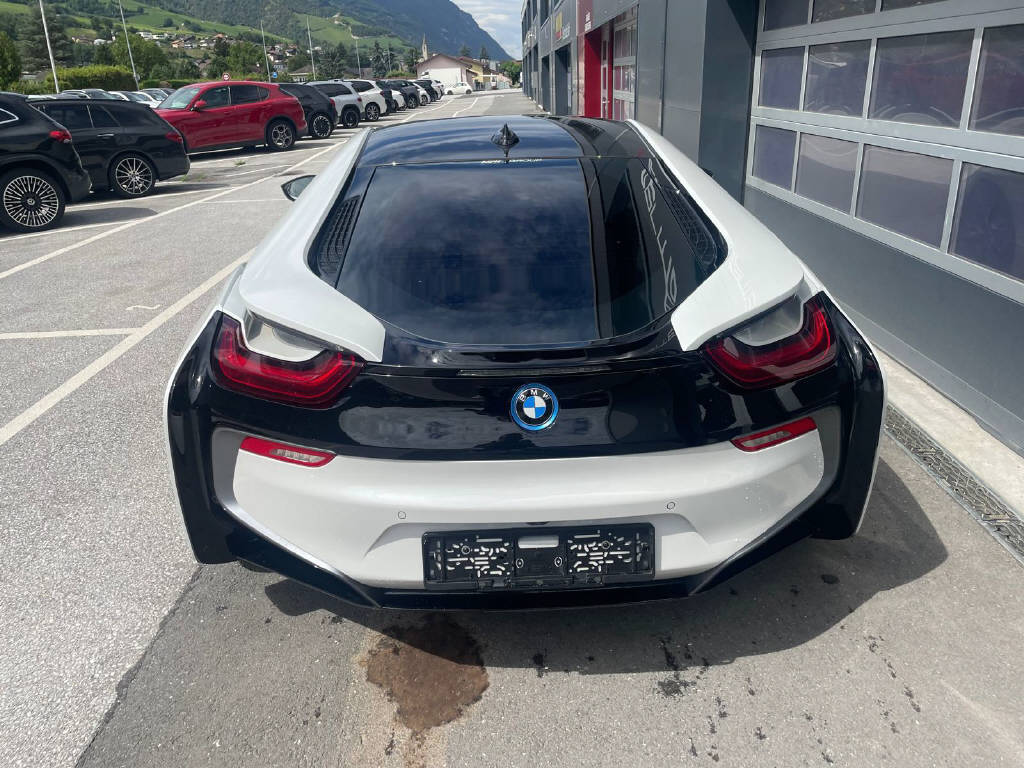 BMW i8 Coupé-image-5