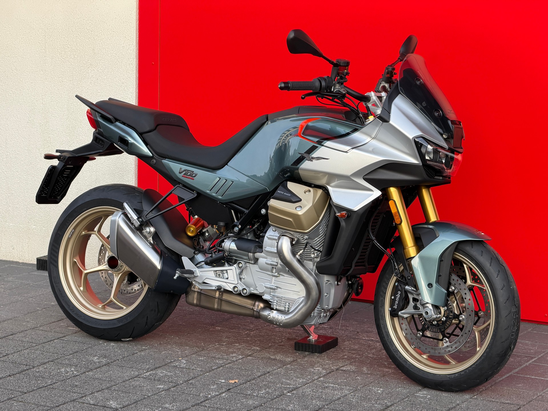 MOTO GUZZI V100 Mandello S E5+-showroom-element-3
