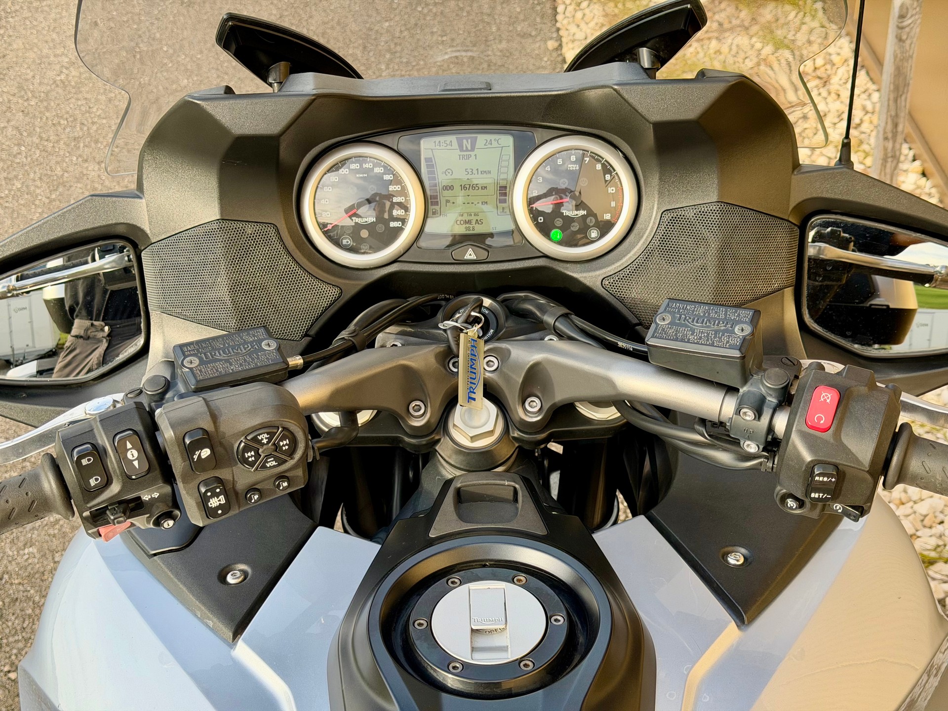 TRIUMPH Trophy 1200 SE ABS-image-15