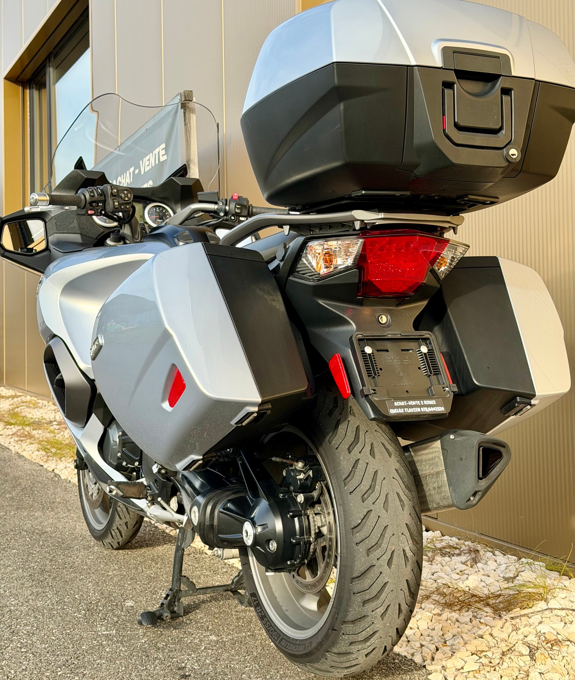 TRIUMPH Trophy 1200 SE ABS-image-12