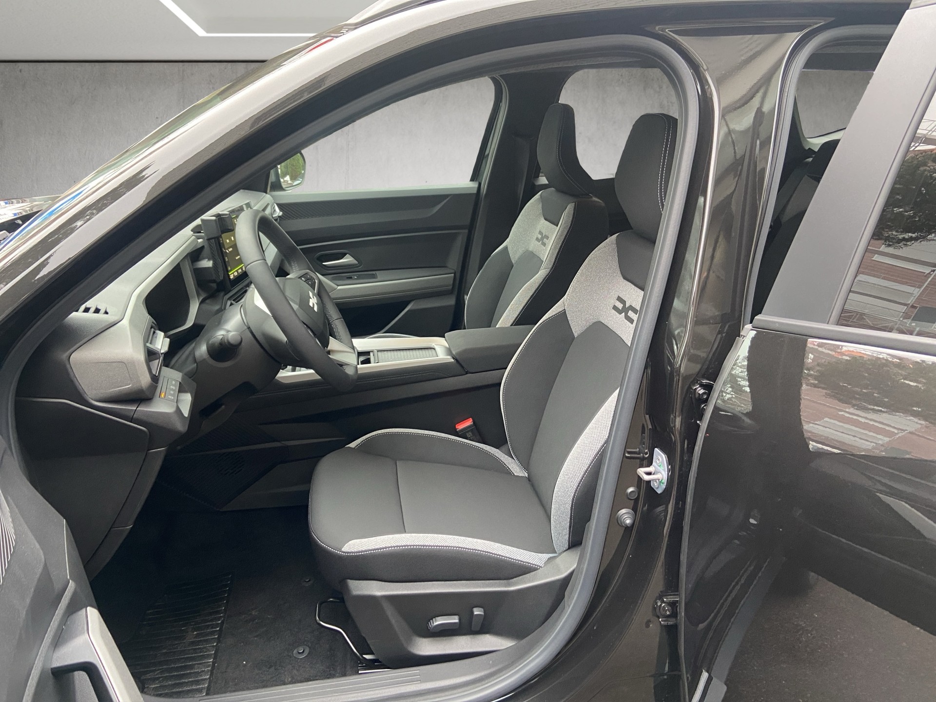 DACIA Bigster HEV 155 Journey-image-11