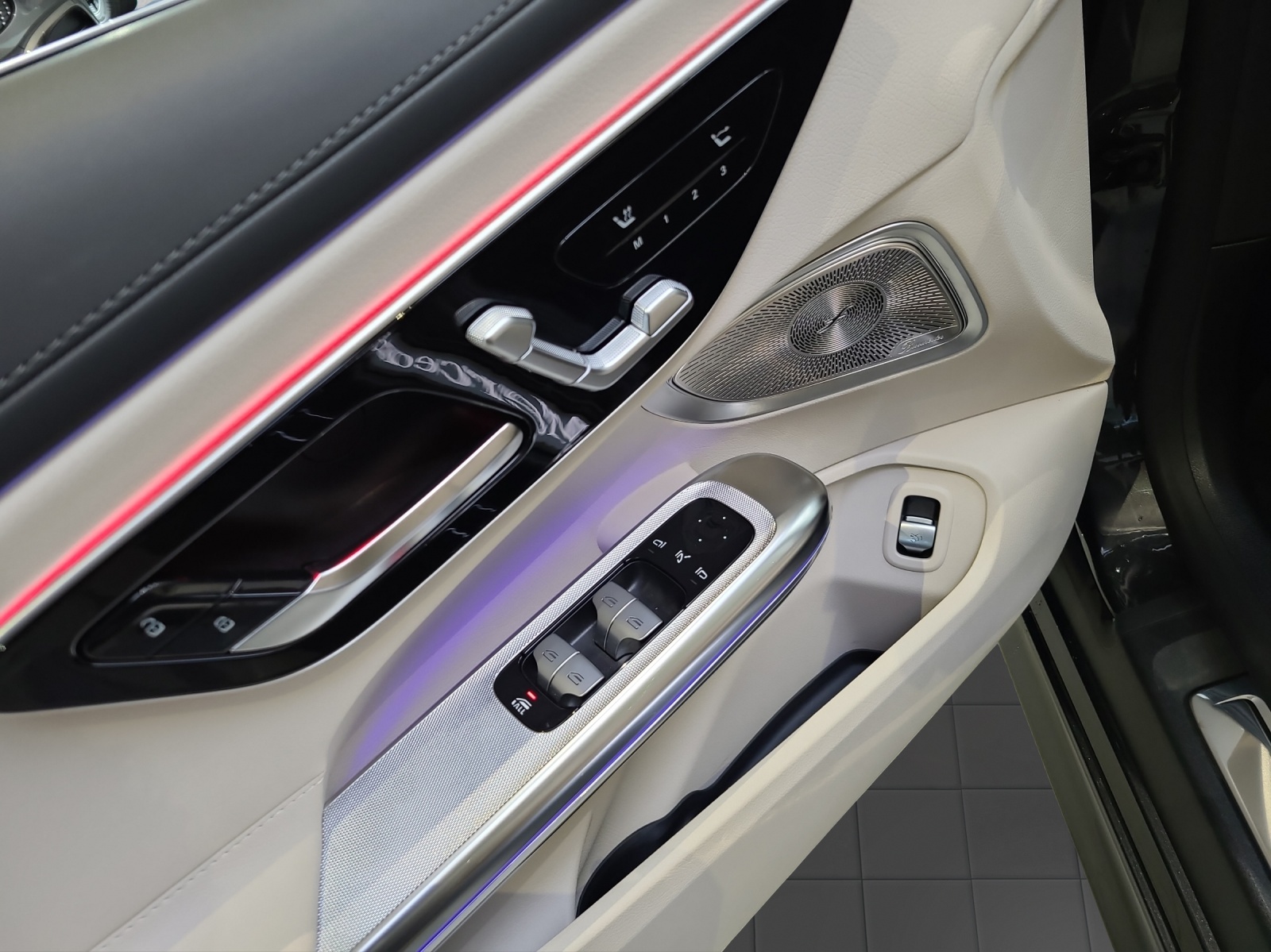 MERCEDES-BENZ CLE 200 Cabrio-image-10