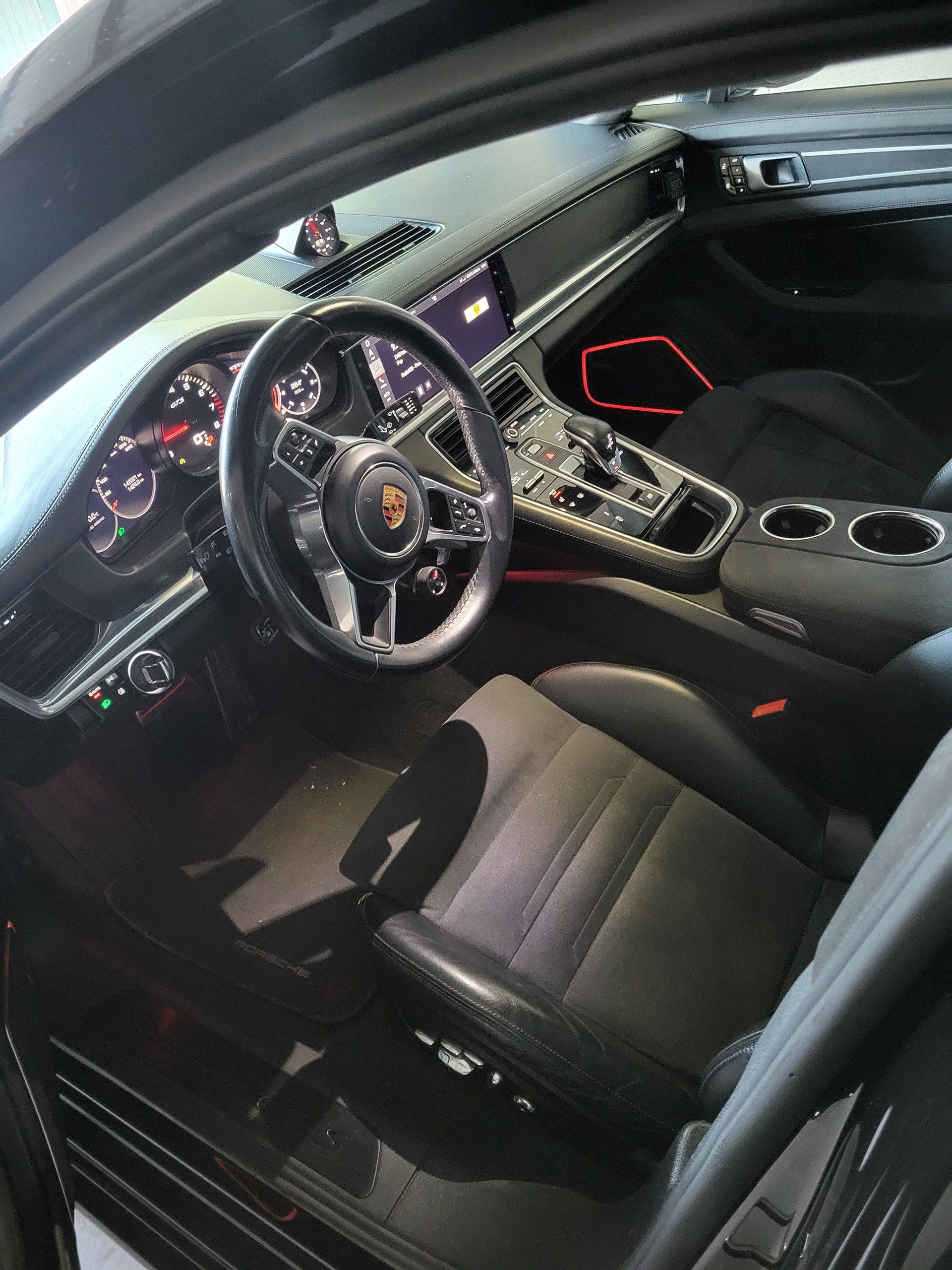 PORSCHE Panamera GTS PDK-image-5