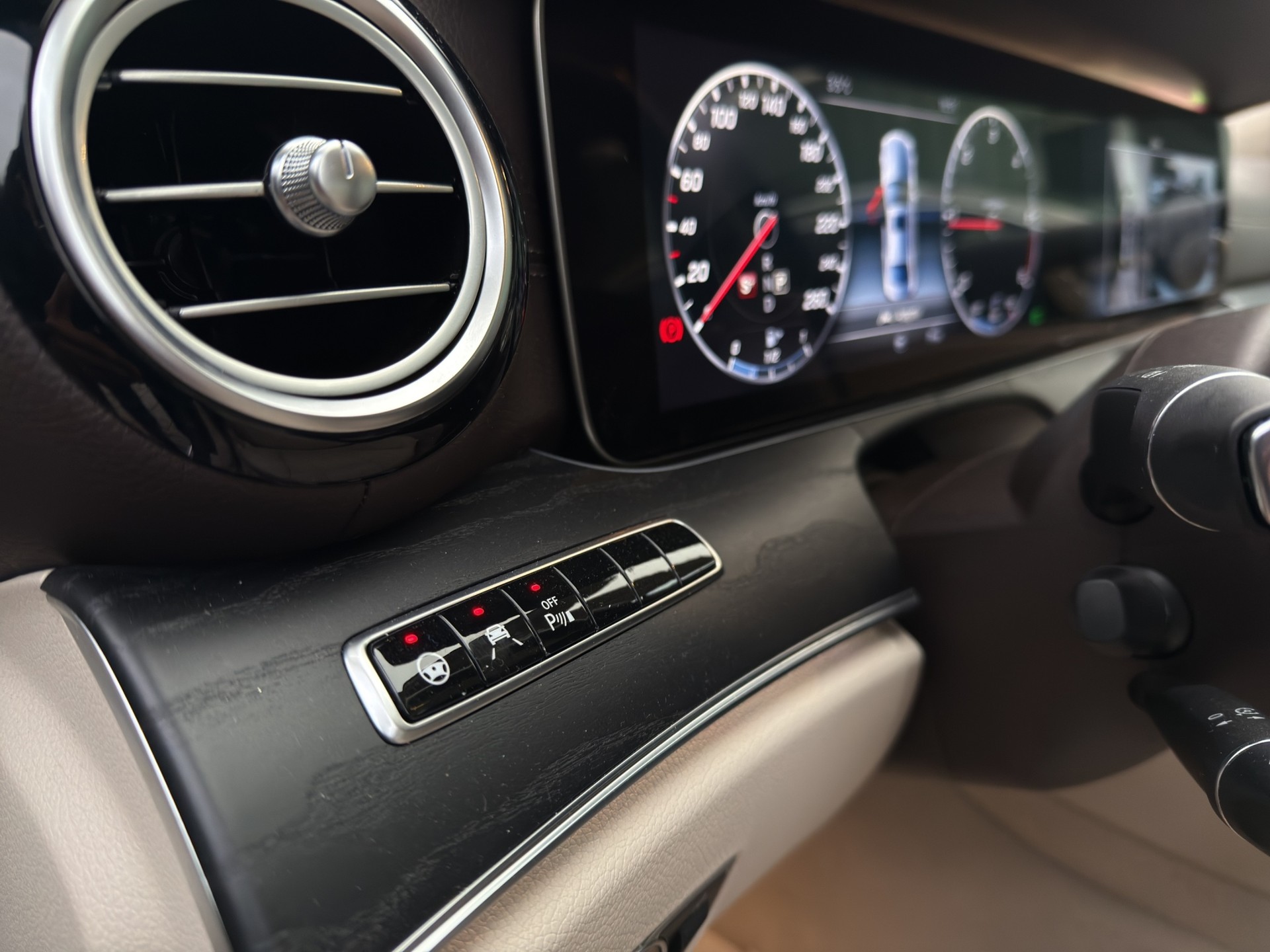 MERCEDES-BENZ E 350 d Exclusive 9G-Tronic-image-15