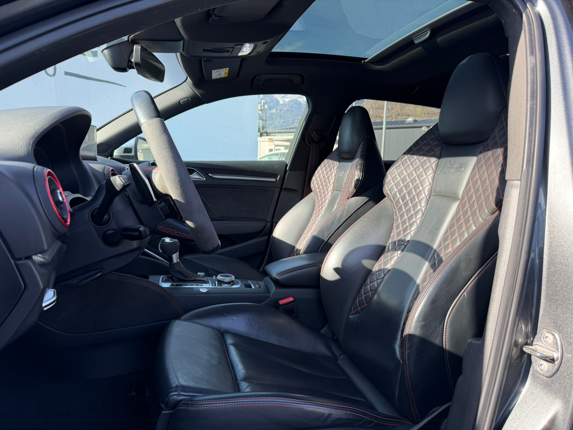 AUDI RS3 Sportback 2.5 TSI quattro S-tronic-image-10