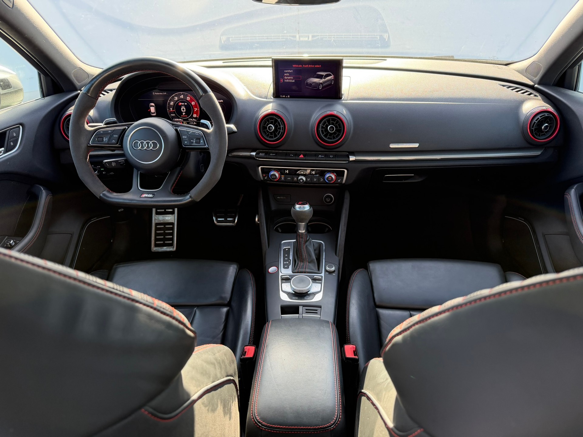 AUDI RS3 Sportback 2.5 TSI quattro S-tronic-image-9