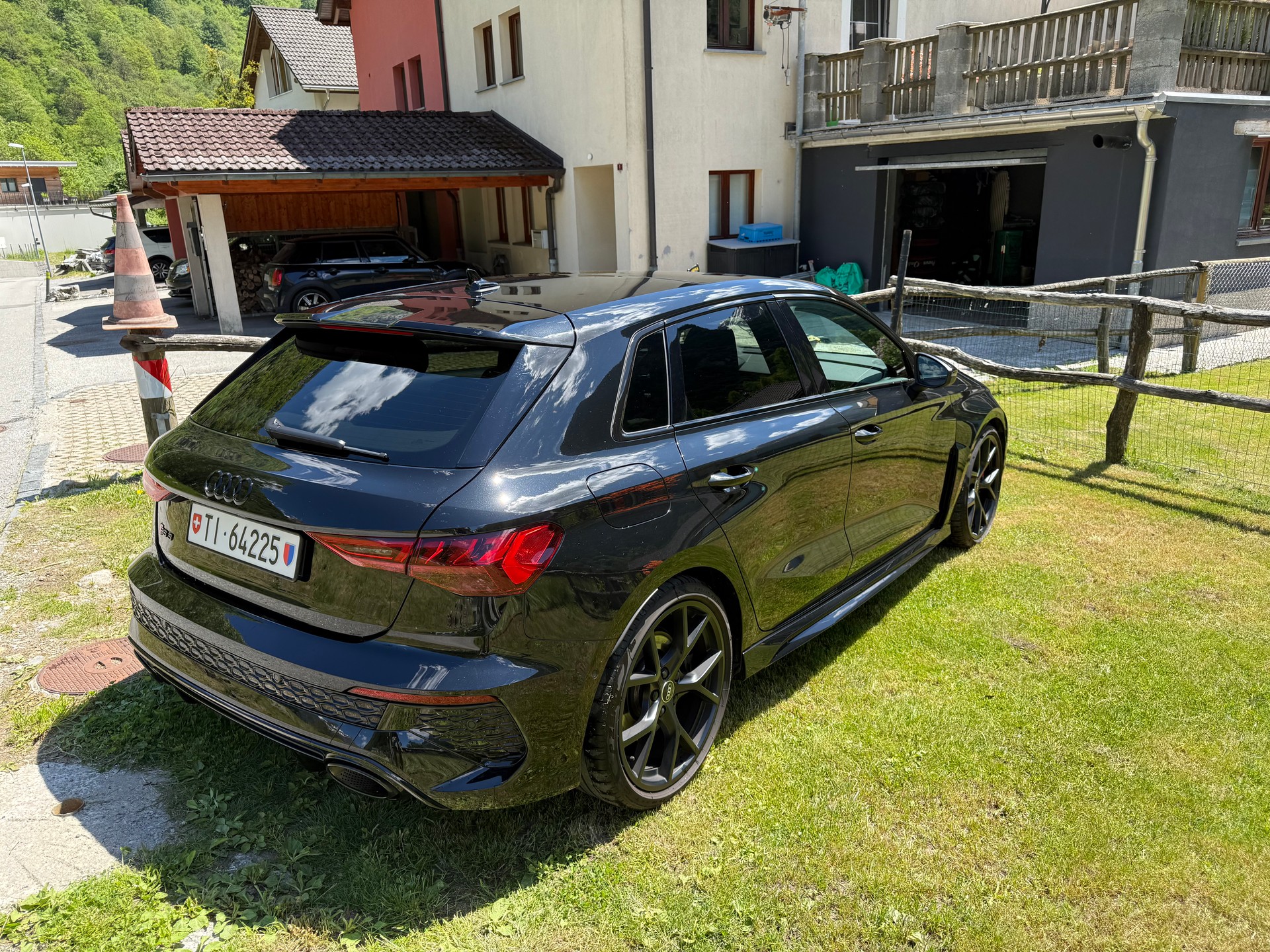 AUDI RS3 Sportback 2.5 TSI quattro S-tronic-image-2