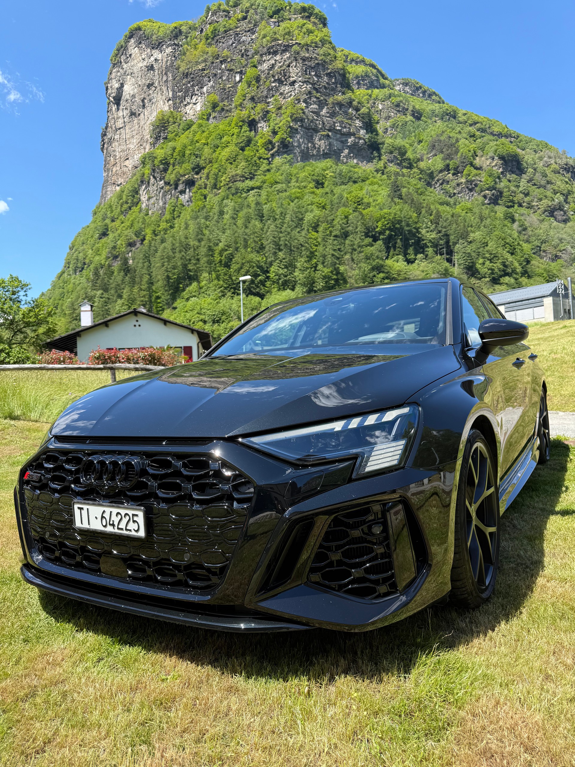 AUDI RS3 Sportback 2.5 TSI quattro S-tronic-image-0