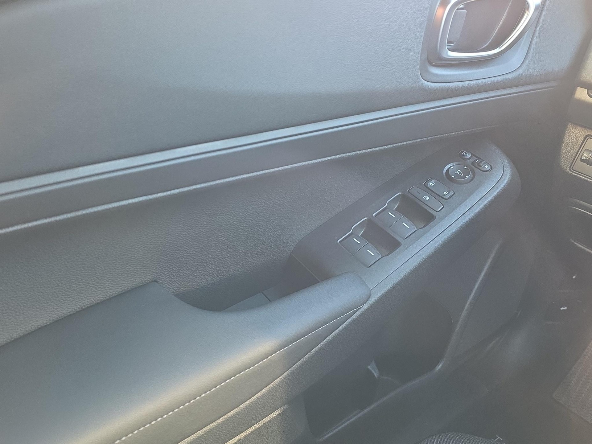 HONDA HR-V 1.5 i-MMD Elegance-image-12
