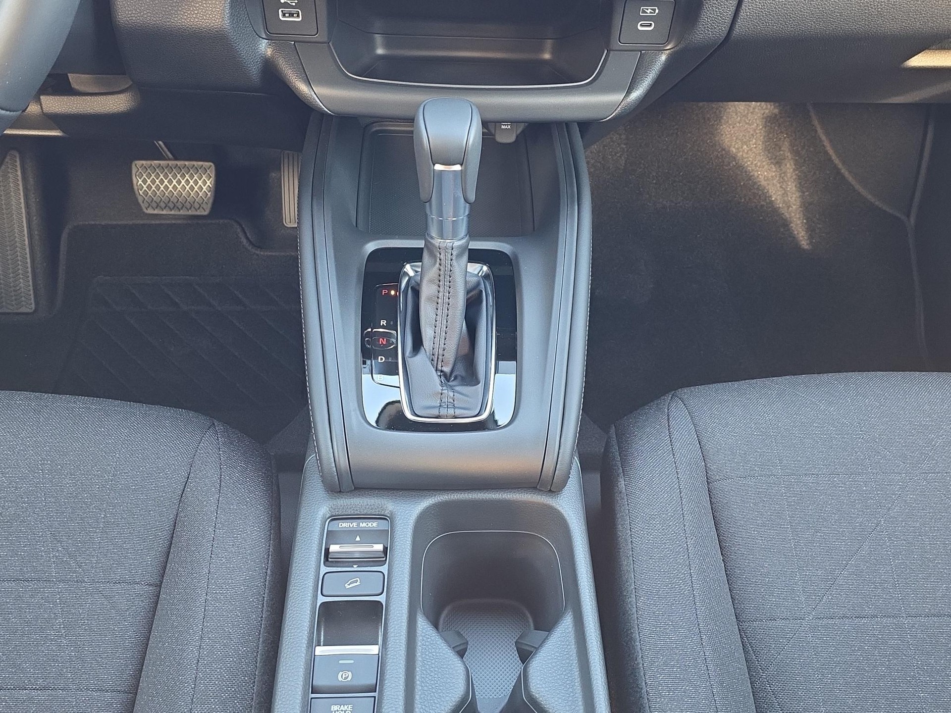 HONDA HR-V 1.5 i-MMD Elegance-image-15