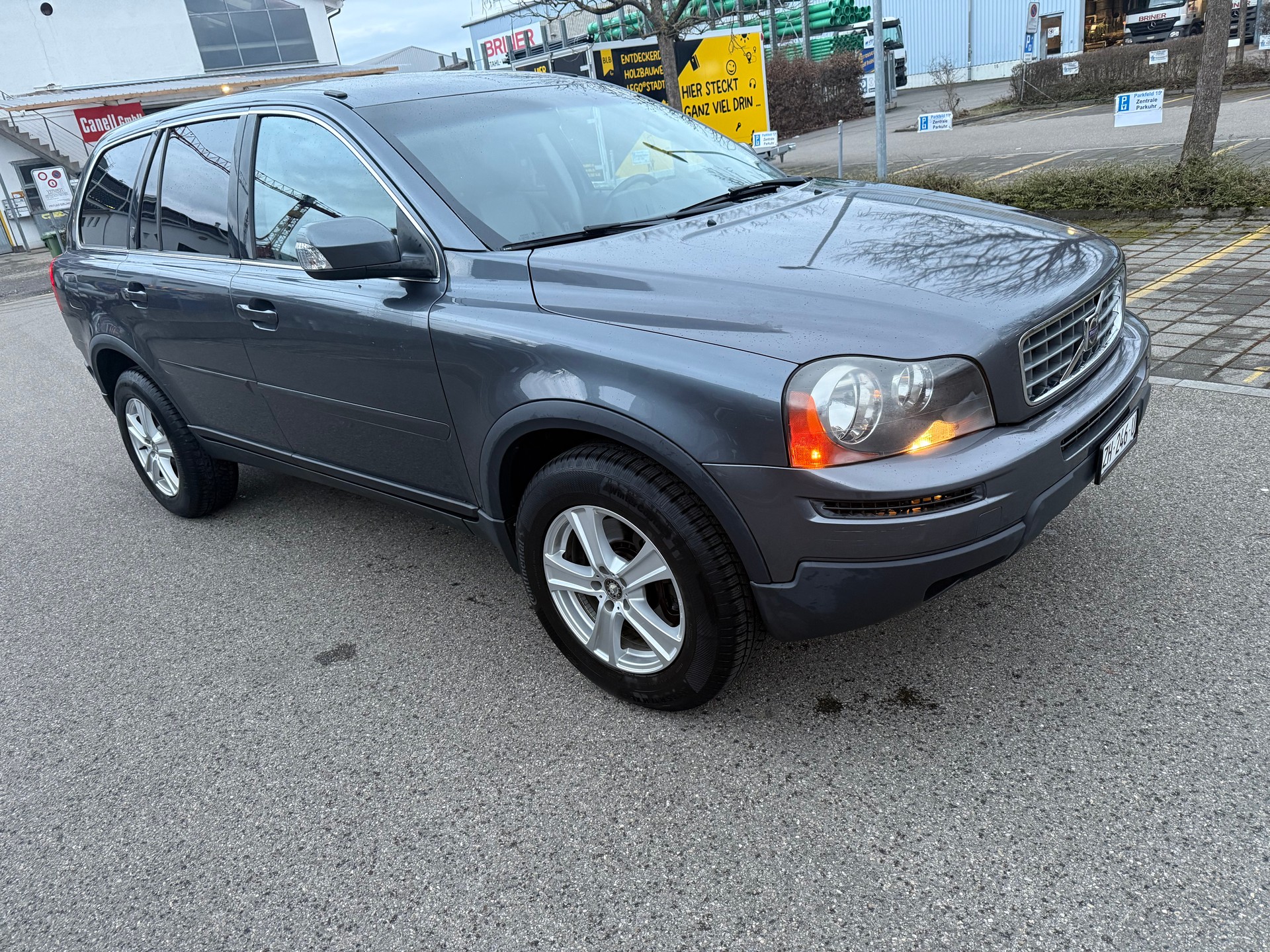 VOLVO XC90 D5 AWD Momentum-image-1