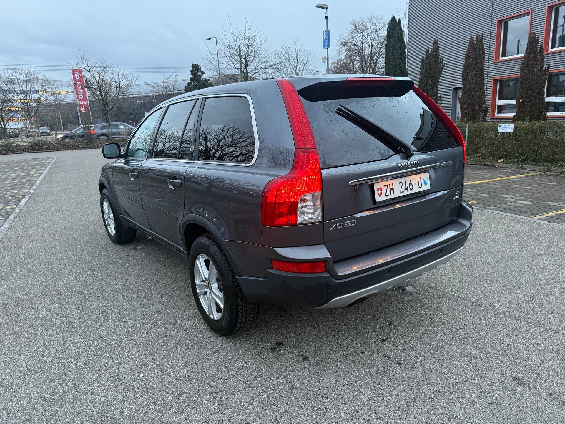 VOLVO XC90 D5 AWD Momentum-image-4
