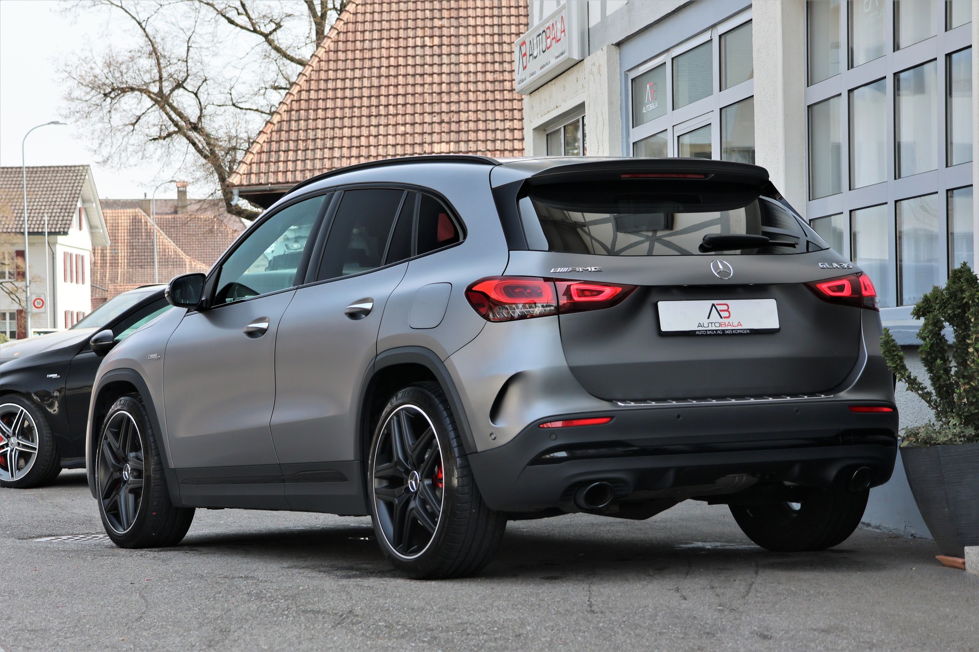 MERCEDES-BENZ GLA 35 AMG 4Matic 8G-Speedshift DCT (CH) "Greymatte"-image-2