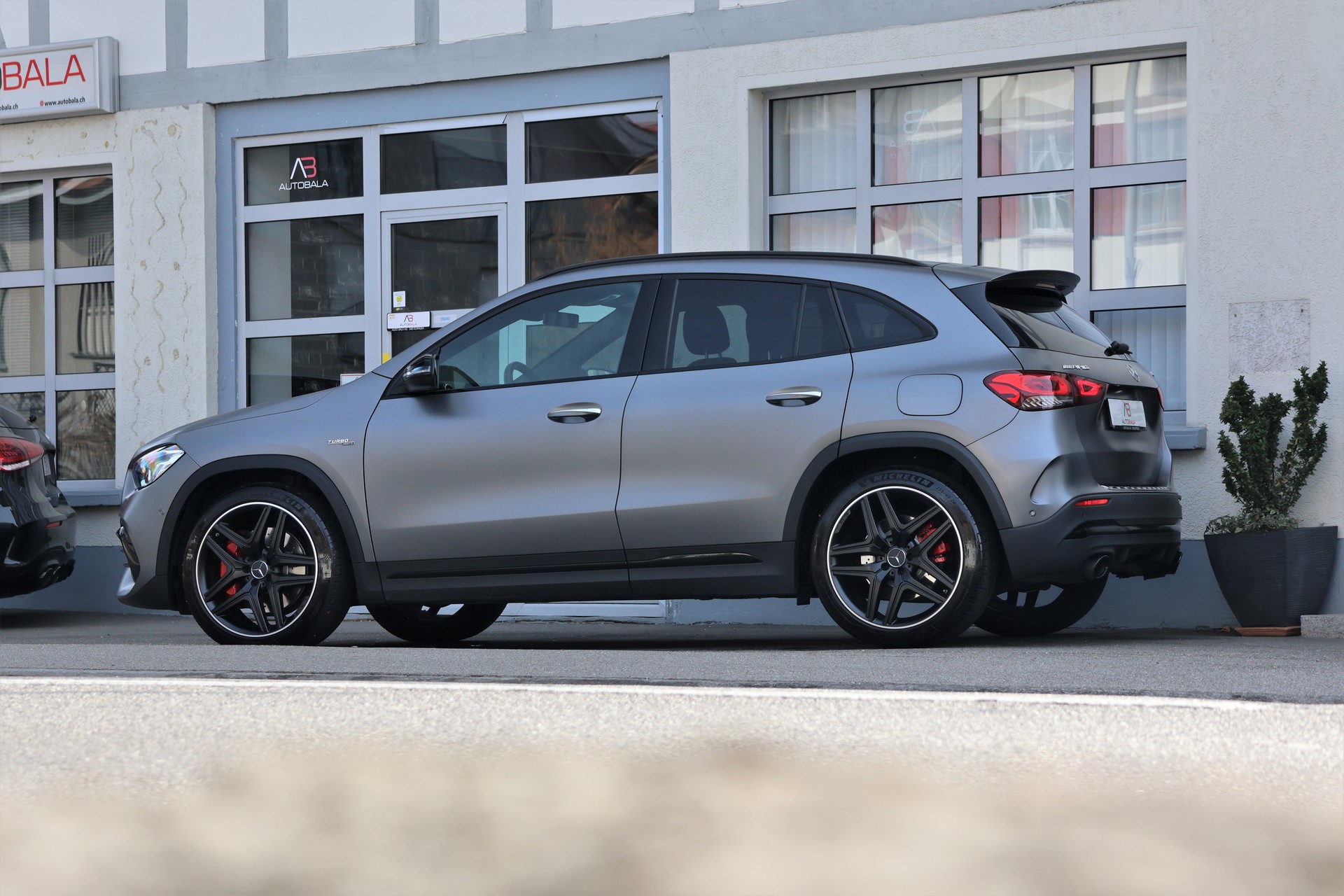 MERCEDES-BENZ GLA 35 AMG 4Matic 8G-Speedshift DCT (CH) "Greymatte"-image-3