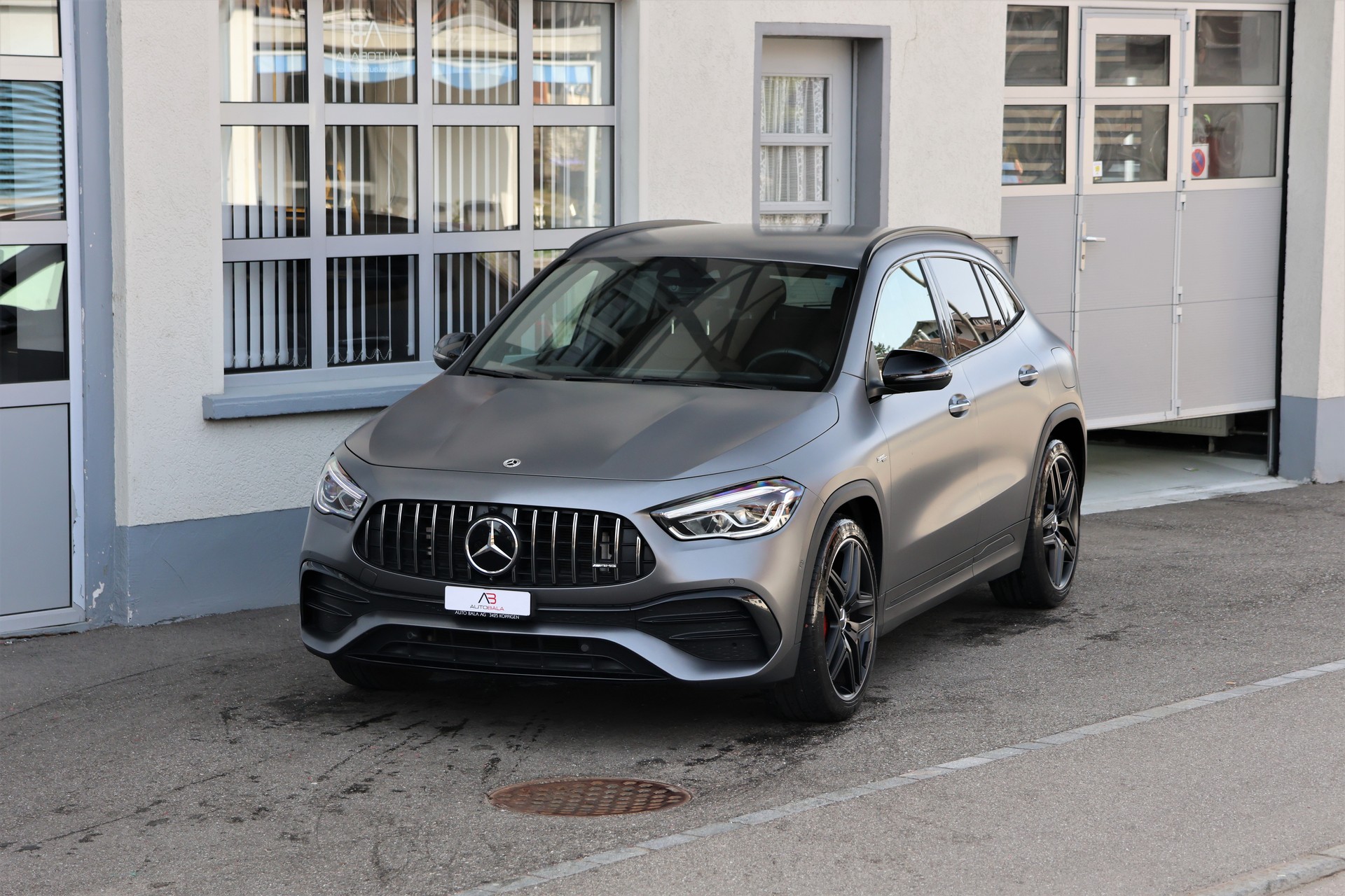 MERCEDES-BENZ GLA 35 AMG 4Matic 8G-Speedshift DCT (CH) "Greymatte"-image-0