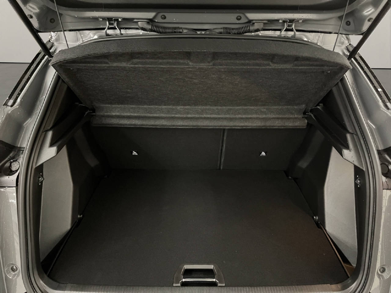 PEUGEOT 2008 1.2 Hybrid 145 GT-image-12